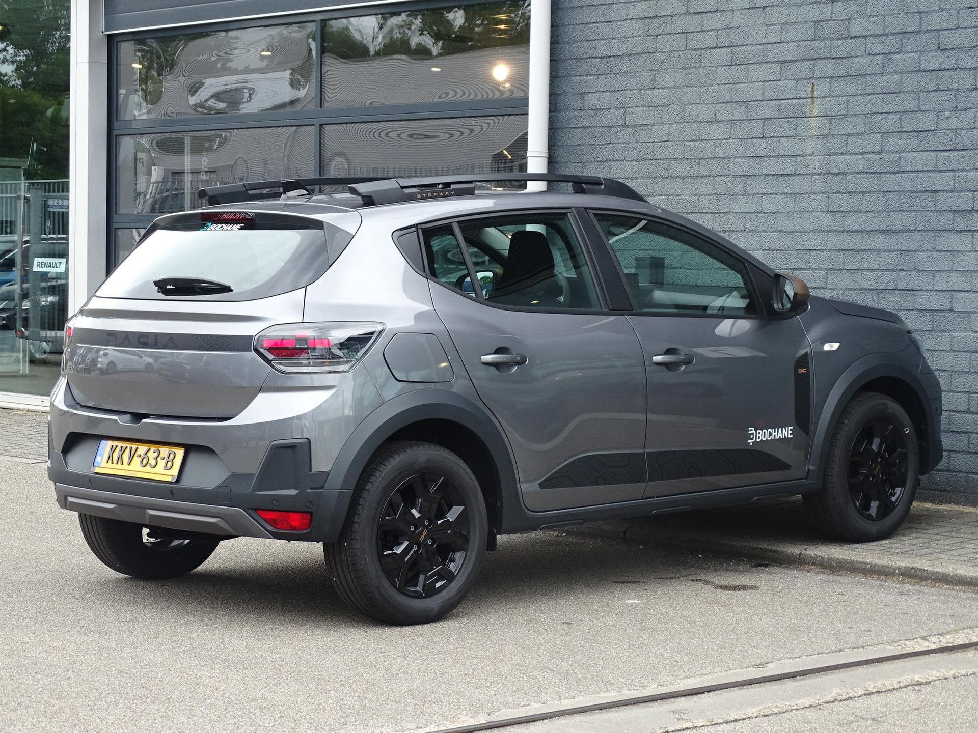 Dacia SanderoStepway met kenteken KKV-63-B – achteraanzicht