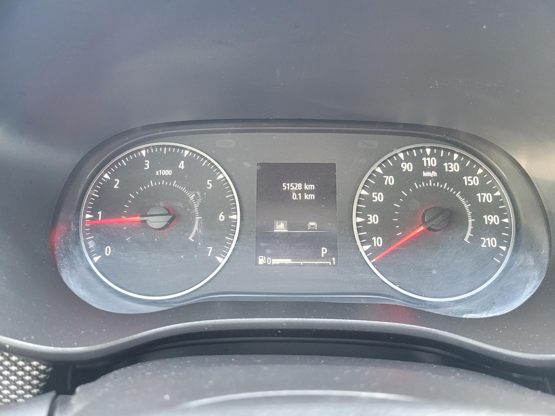 Dacia SanderoStepway met kenteken KLZ-27-H – dashboard