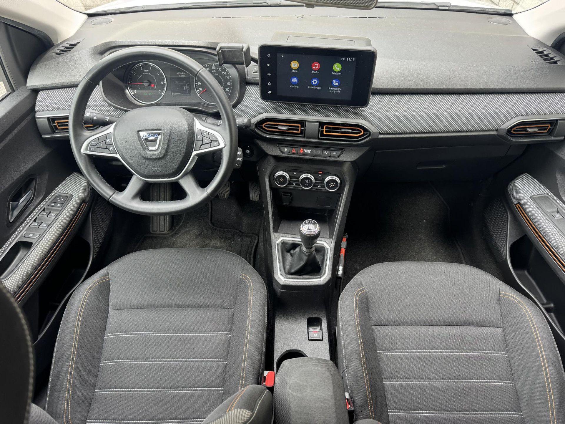 Dacia SanderoStepway met kenteken L-226-JT – interieur