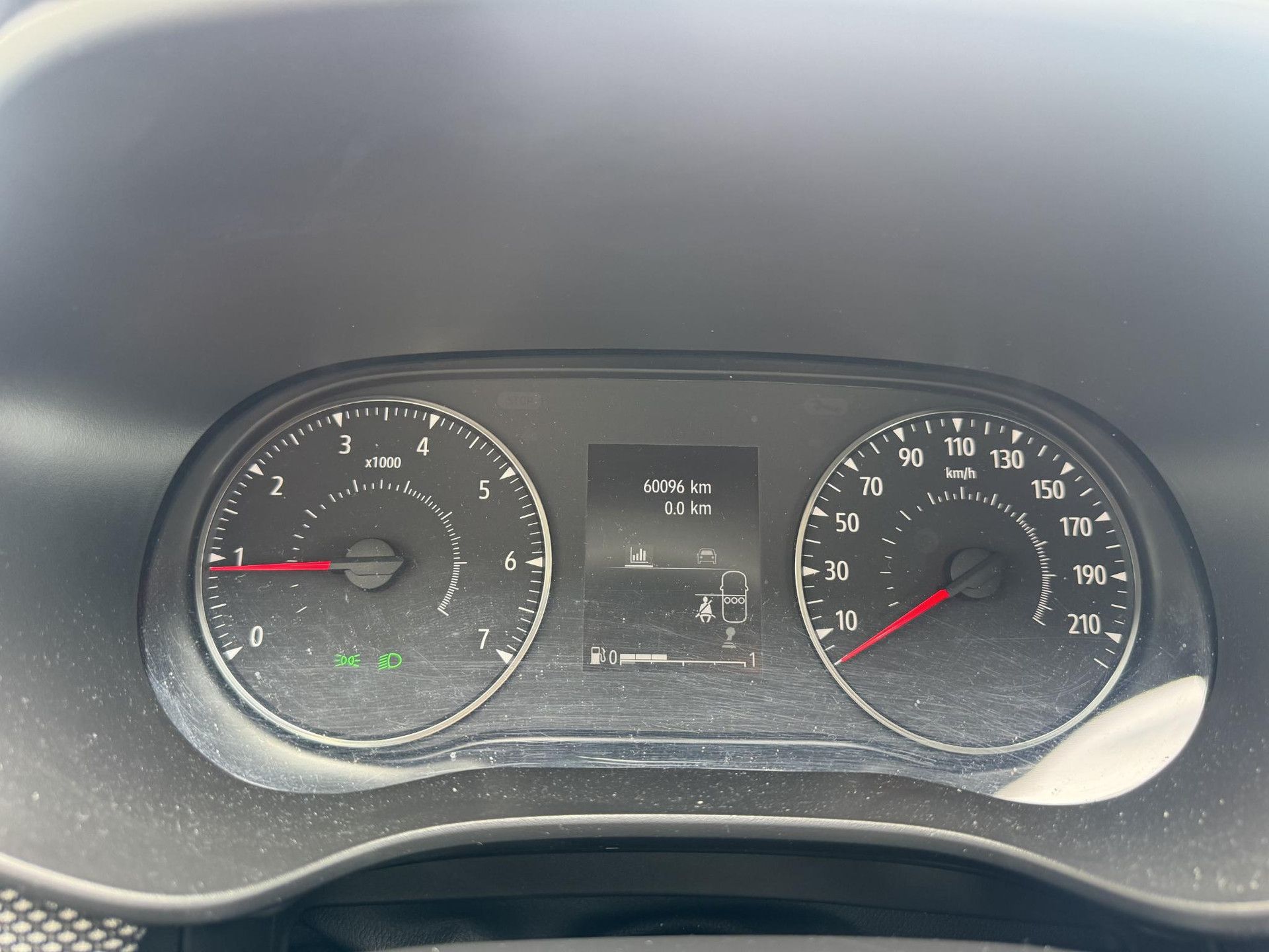 Dacia SanderoStepway met kenteken L-226-JT – dashboard