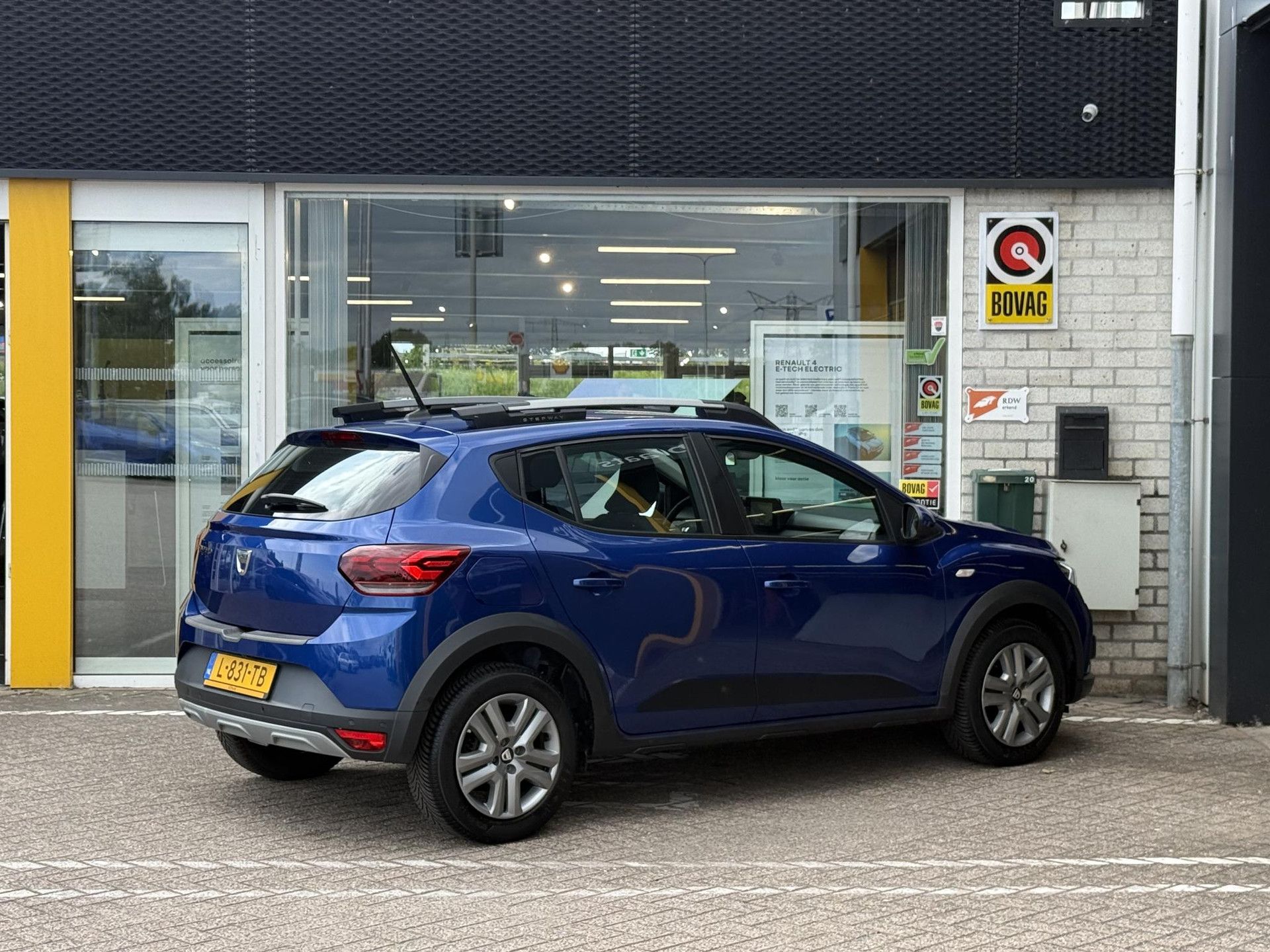 Dacia SanderoStepway met kenteken L-831-TB – achteraanzicht