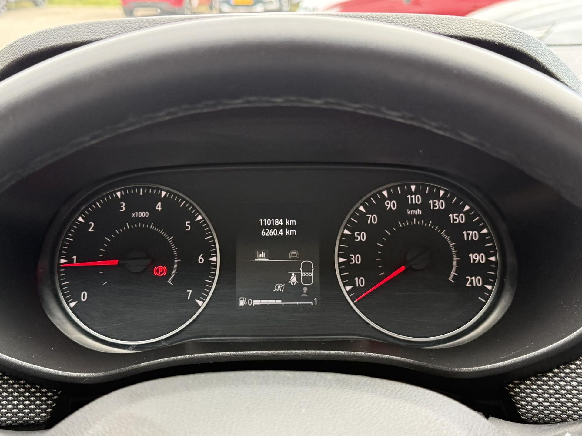 Dacia SanderoStepway met kenteken L-831-TB – dashboard