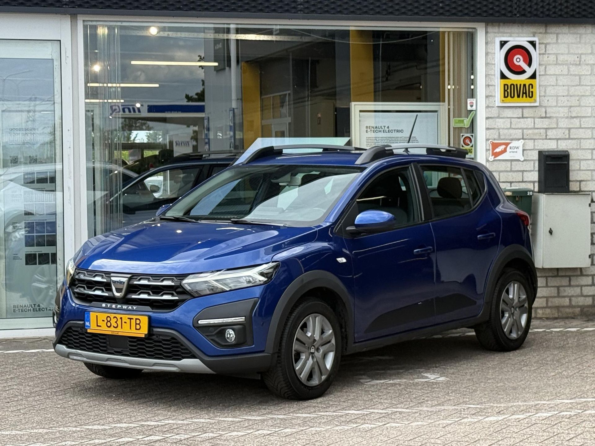 Dacia SanderoStepway met kenteken L-831-TB – detailfoto