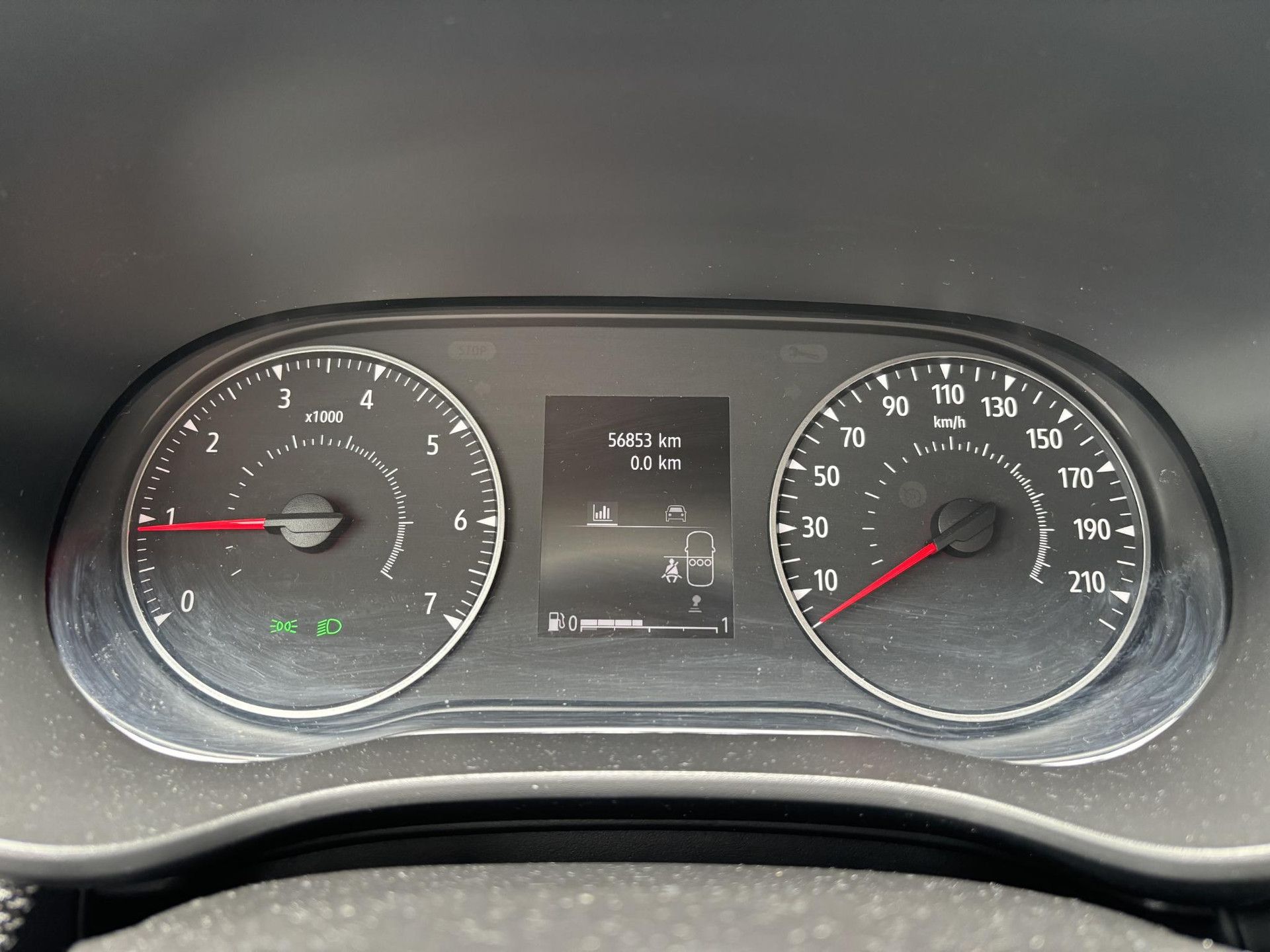 Dacia SanderoStepway met kenteken S-103-RJ – dashboard