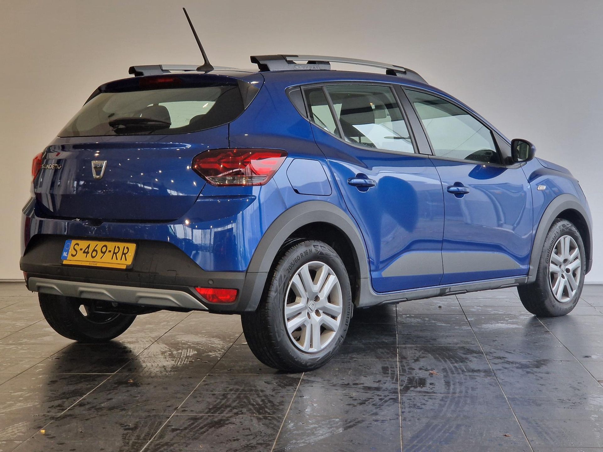 Dacia SanderoStepway met kenteken S-469-RR – achteraanzicht