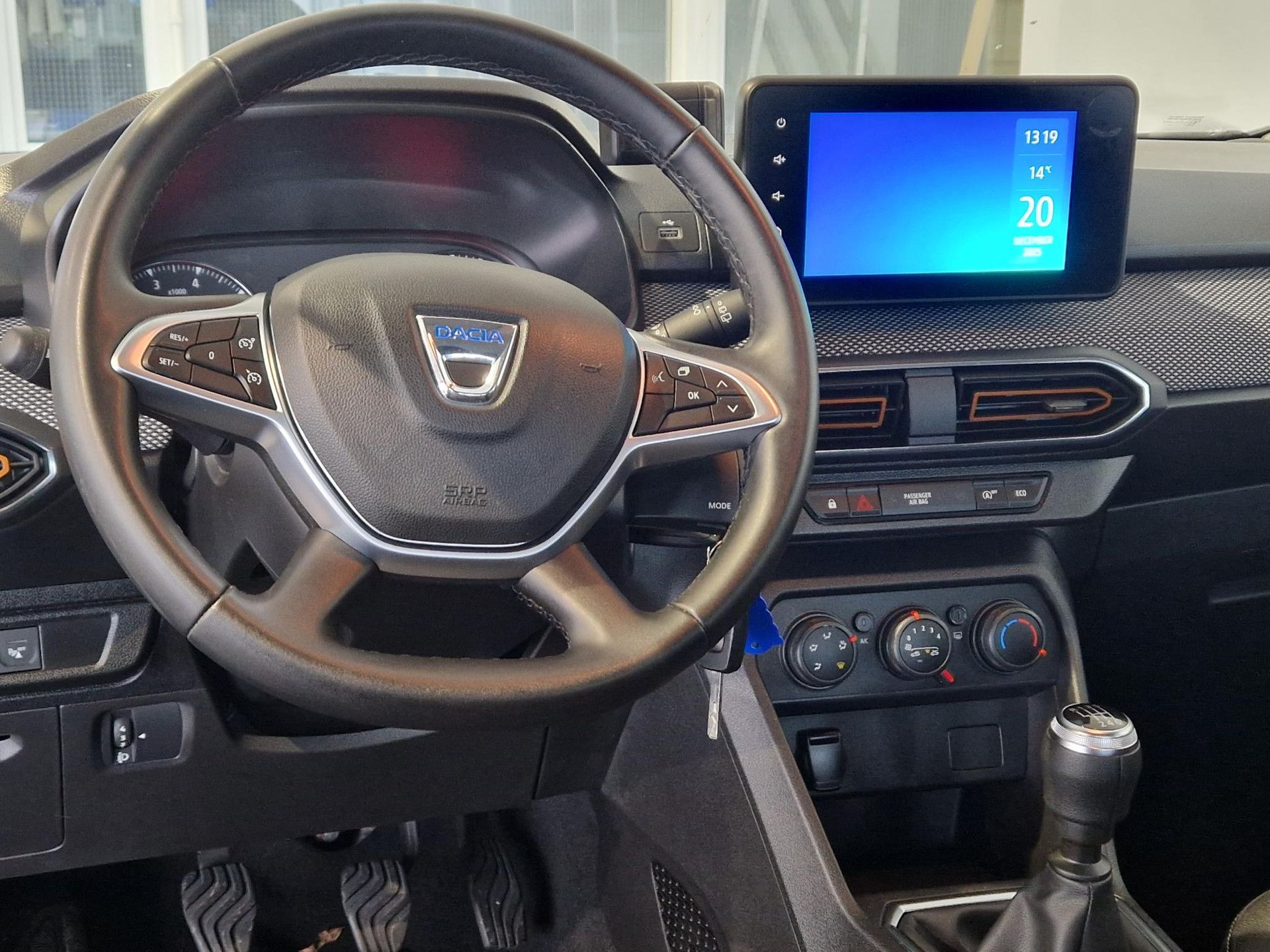 Dacia SanderoStepway met kenteken S-469-RR – interieur
