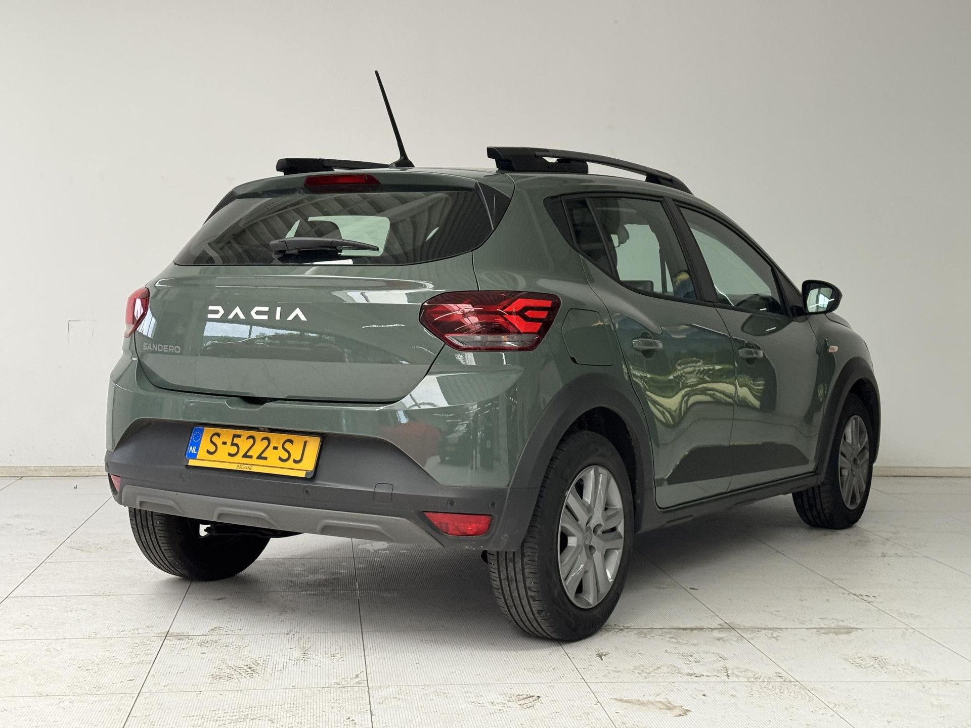Dacia SanderoStepway met kenteken S-522-SJ – achteraanzicht