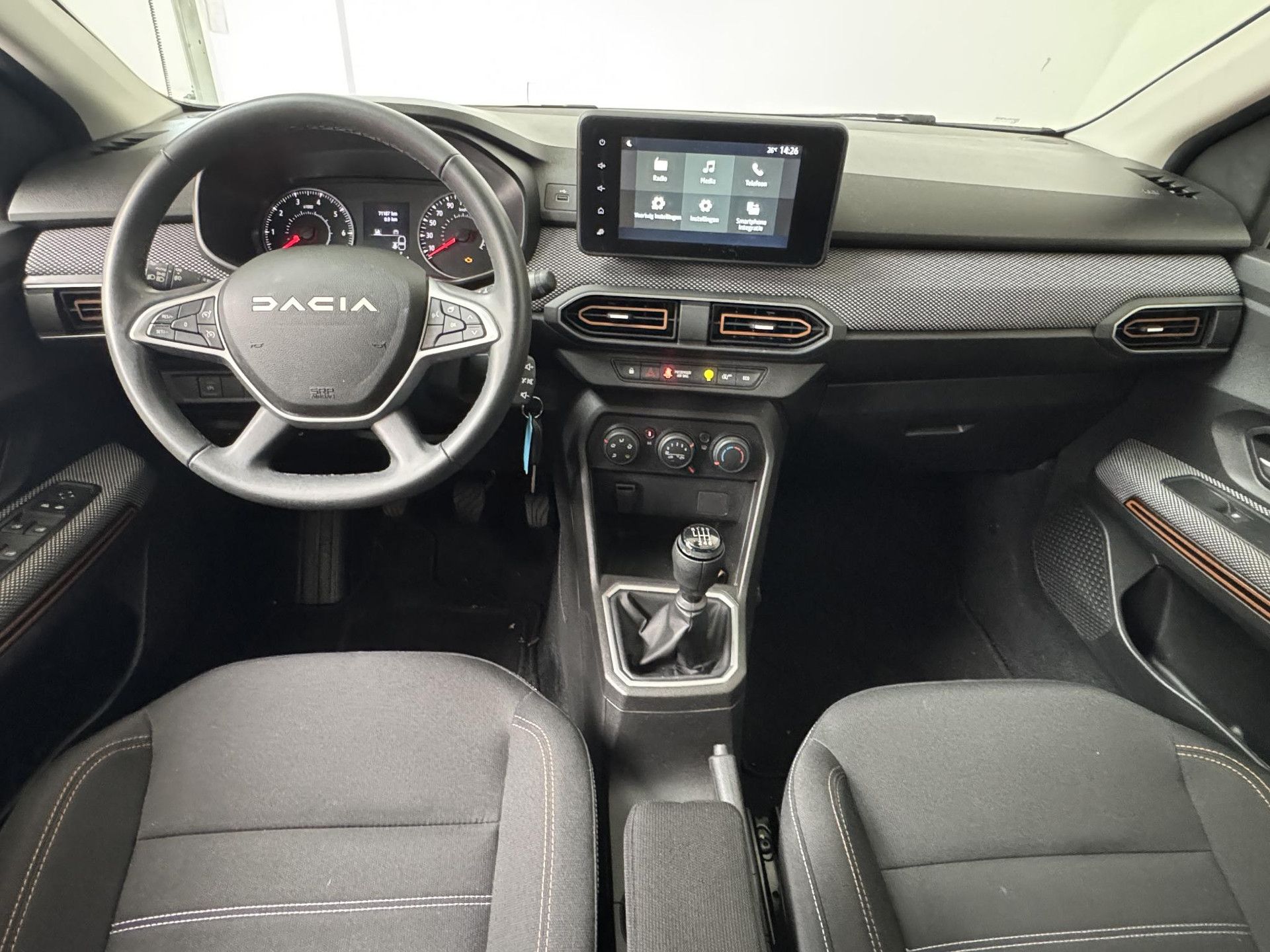 Dacia SanderoStepway met kenteken S-522-SJ – interieur
