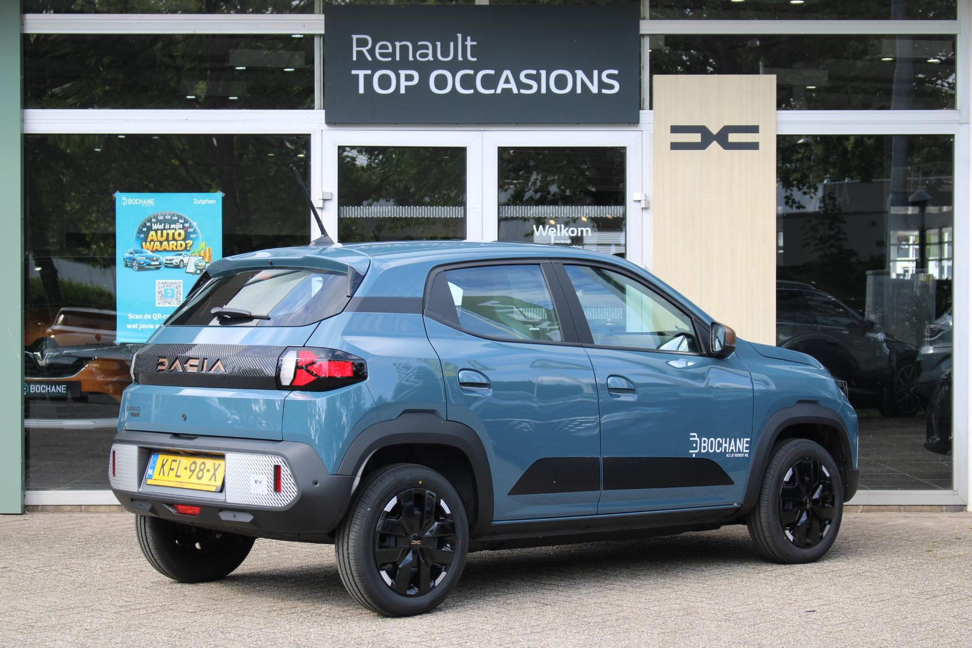 Dacia Spring met kenteken KFL-98-X – achteraanzicht