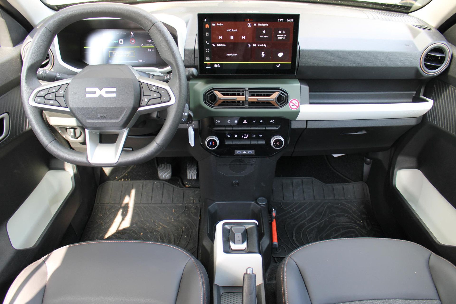 Dacia Spring met kenteken KFL-98-X – interieur