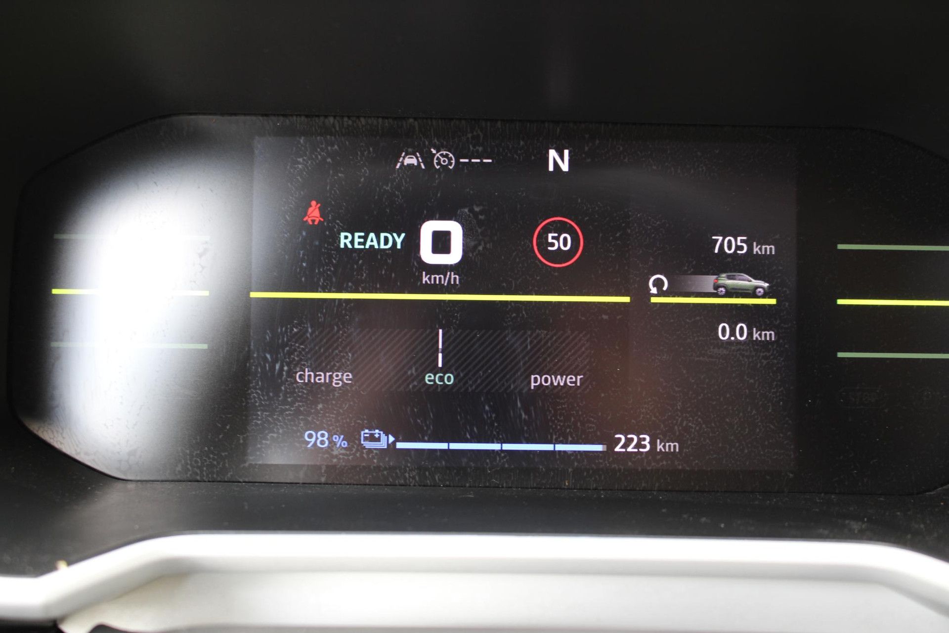 Dacia Spring met kenteken KFL-98-X – dashboard