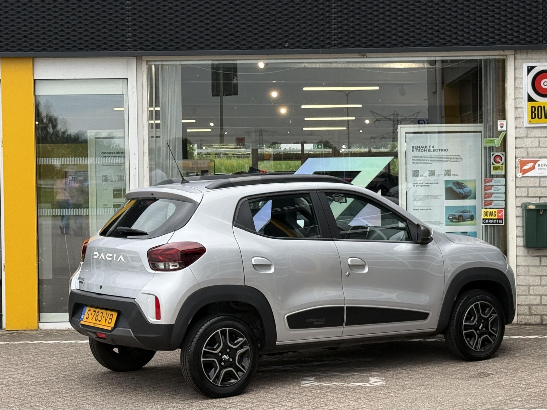Dacia Spring met kenteken S-783-VB – achteraanzicht