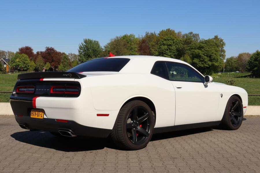 Dodge Challenger met kenteken HXV-07-Z – interieur