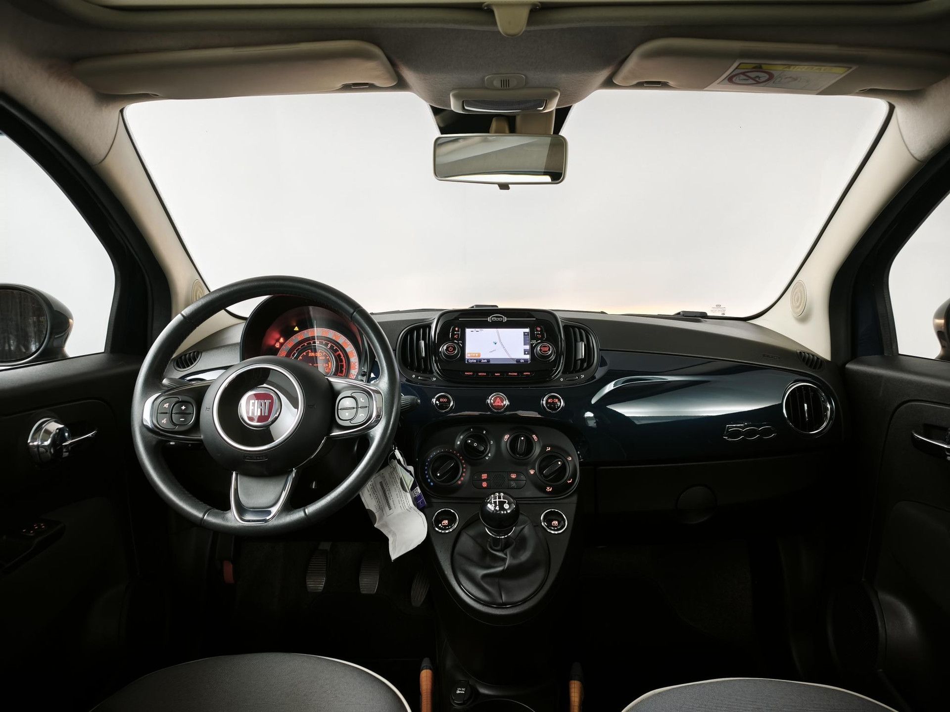 Fiat 500 met kenteken G-398-JL – interieur
