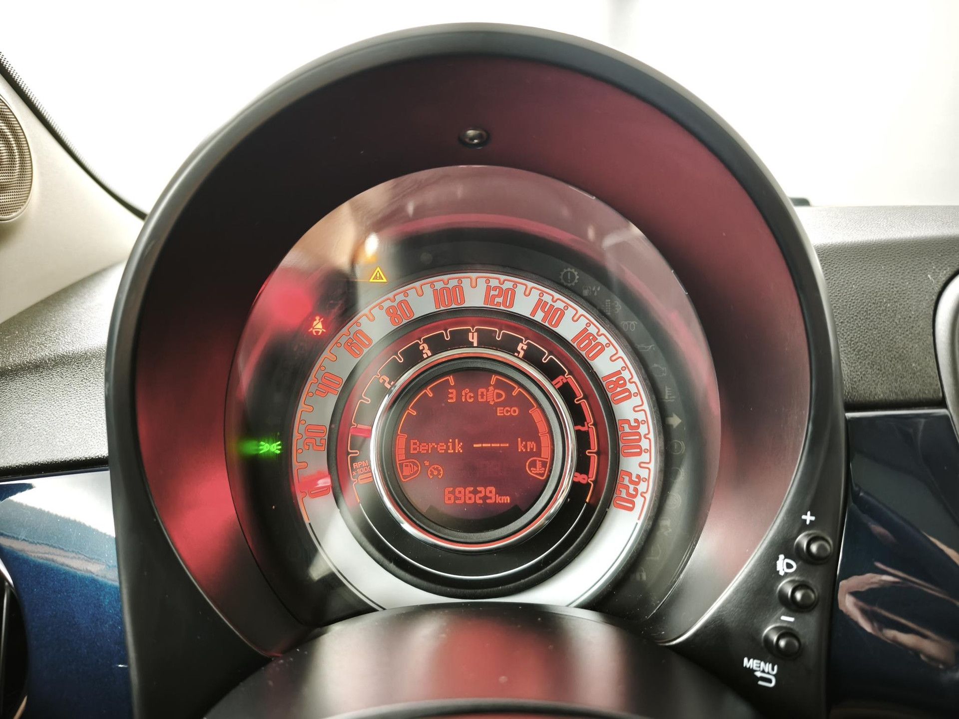 Fiat 500 met kenteken G-398-JL – dashboard