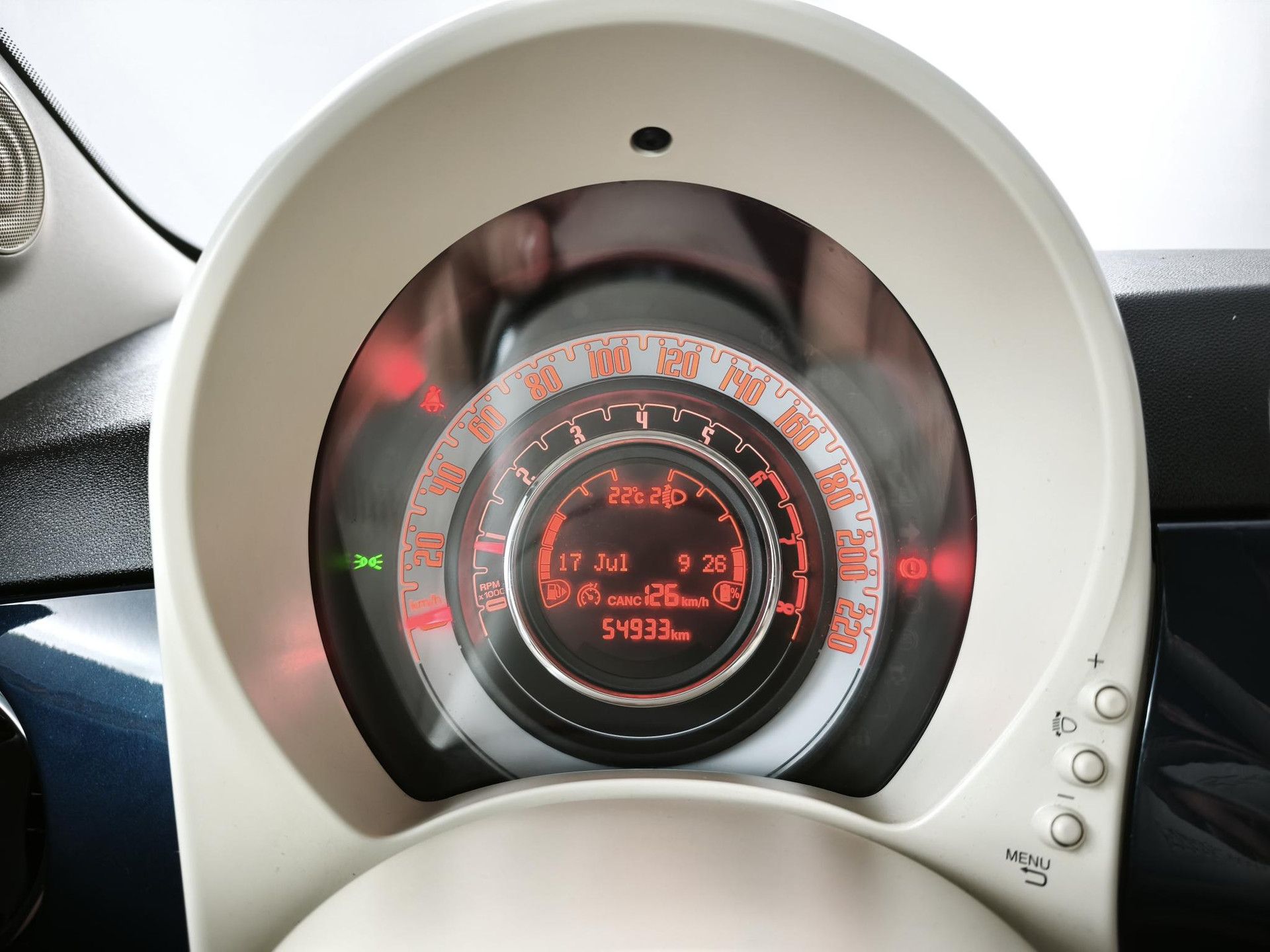 Fiat 500 met kenteken J-625-BX – dashboard