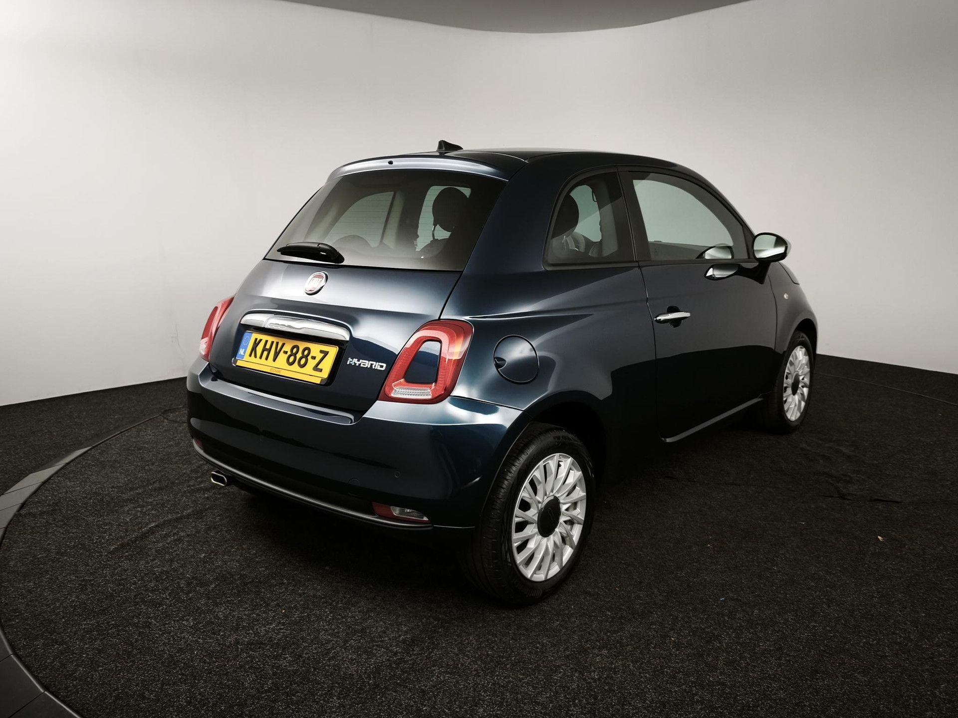 Fiat 500 met kenteken KHV-88-Z – achteraanzicht