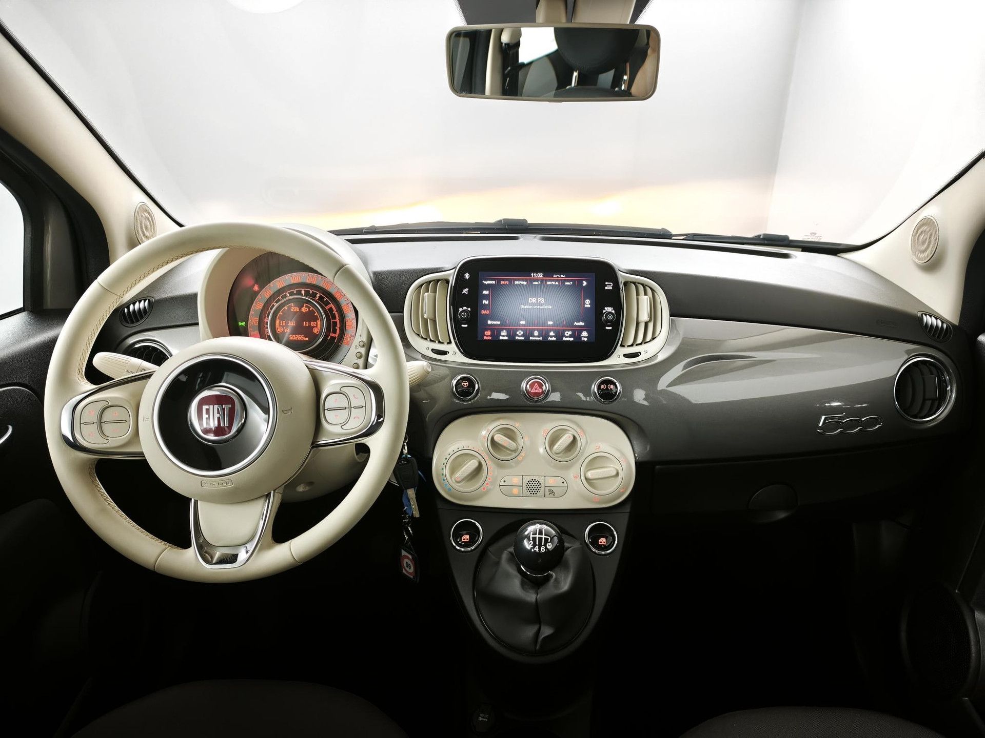 Fiat 500 met kenteken KLZ-70-F – interieur