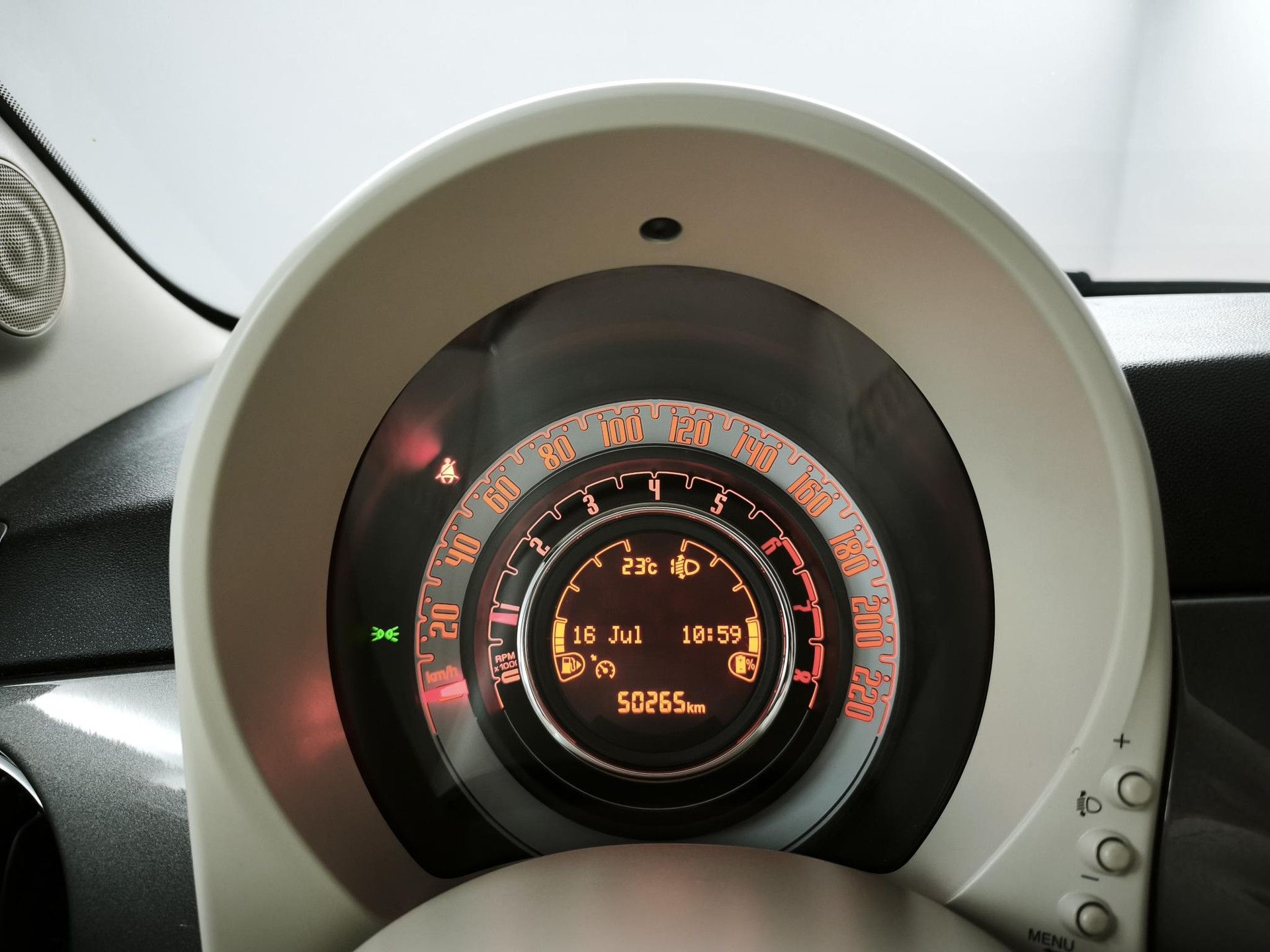 Fiat 500 met kenteken KLZ-70-F – dashboard