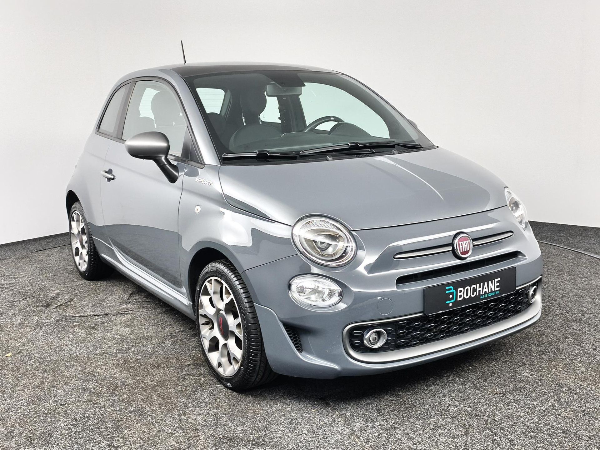 Fiat 500 met kenteken P-592-RL – detailfoto