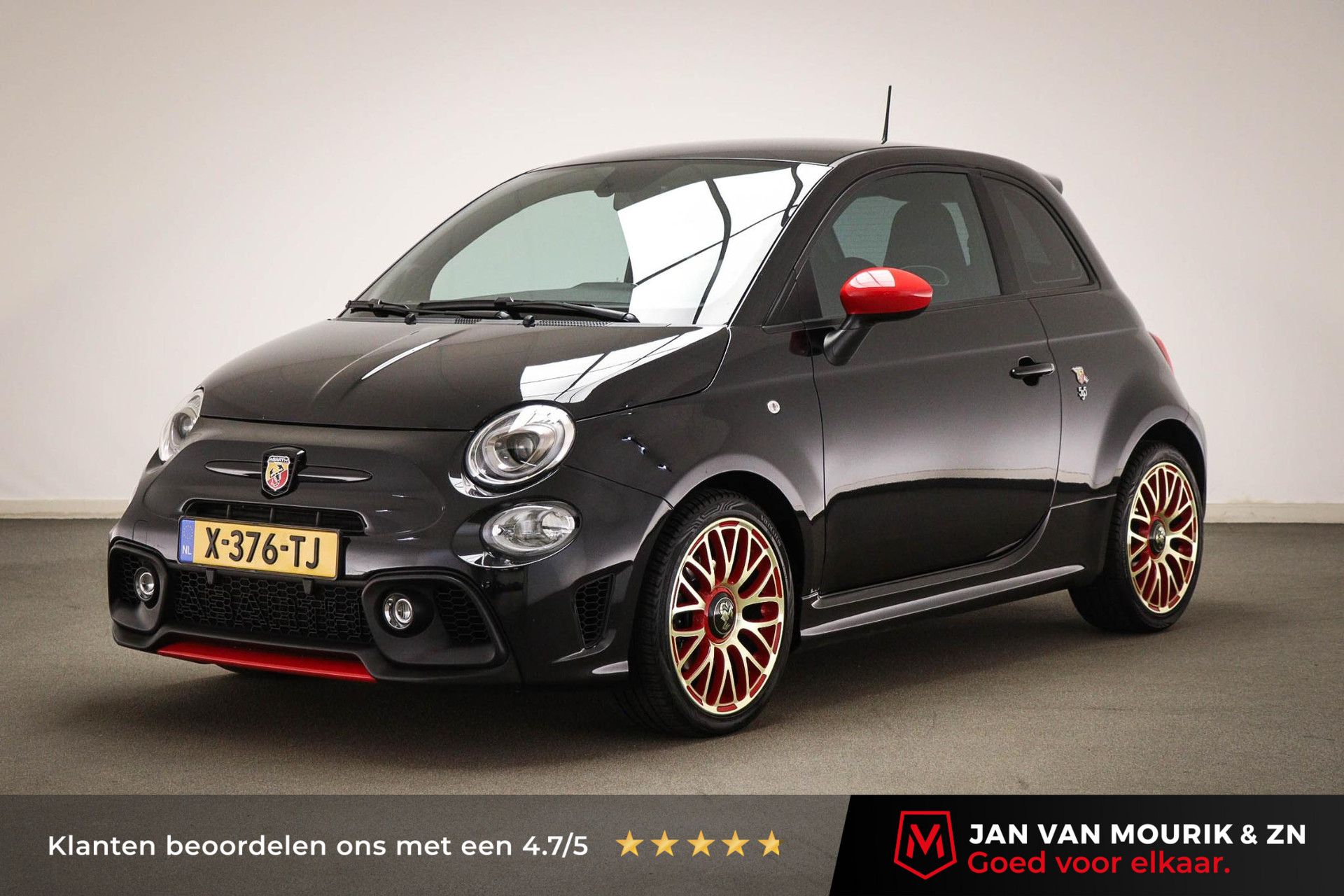 Fiat 500 met kenteken X-376-TJ – vooraanzicht