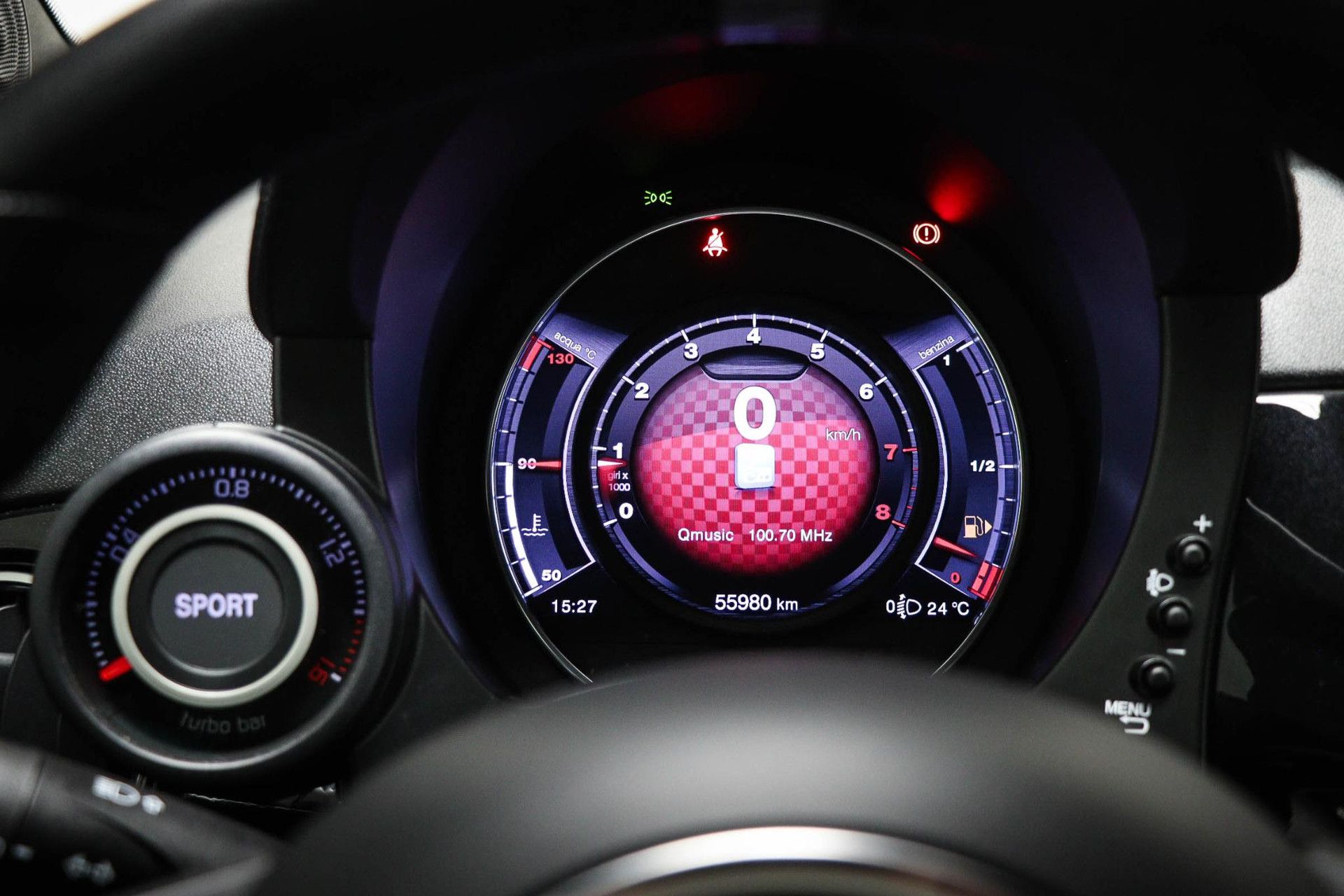 Fiat 500 met kenteken X-376-TJ – detailfoto
