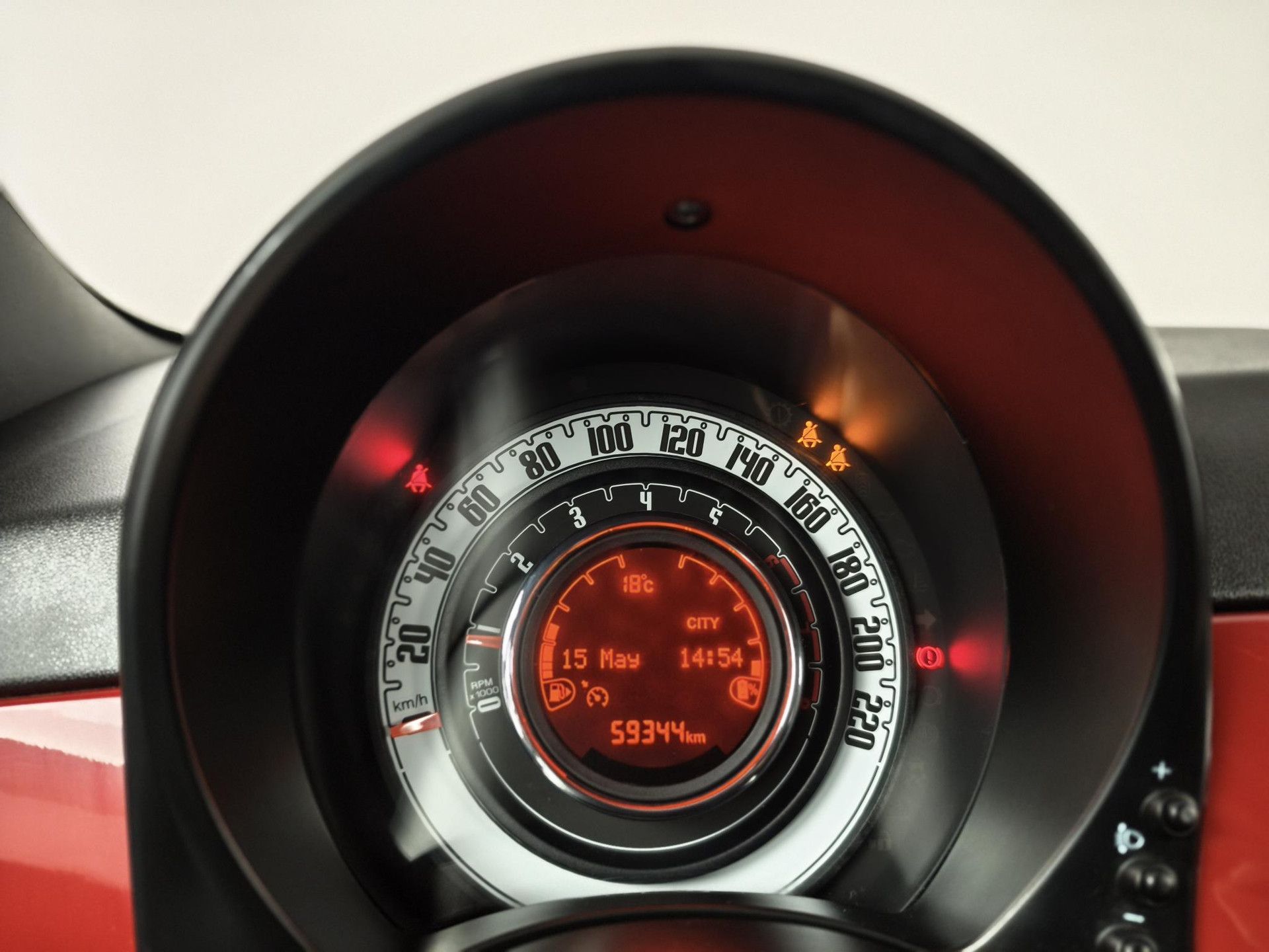 Fiat 500C met kenteken KGB-53-T – dashboard