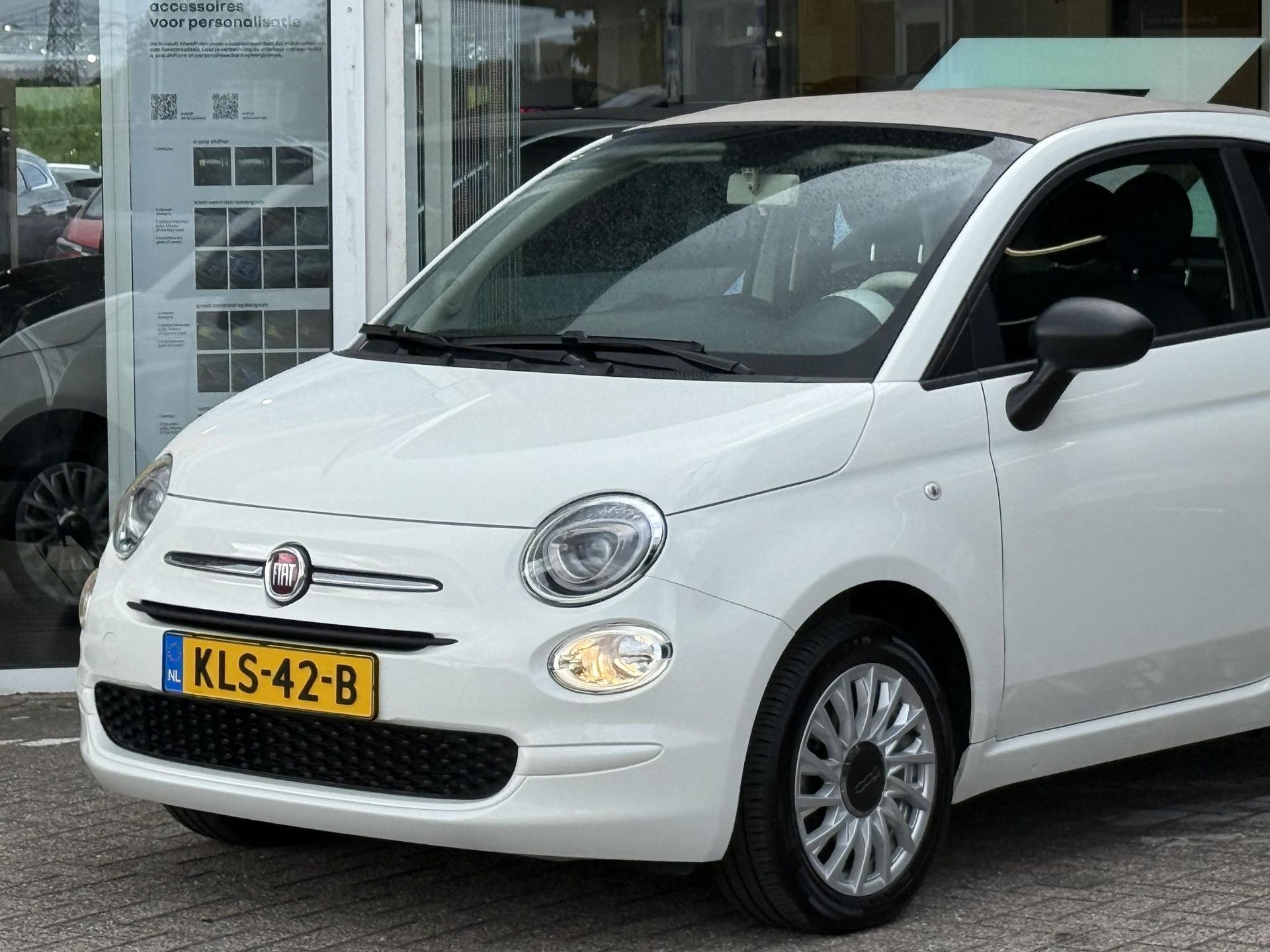 Fiat 500C met kenteken KLS-42-B – detailfoto