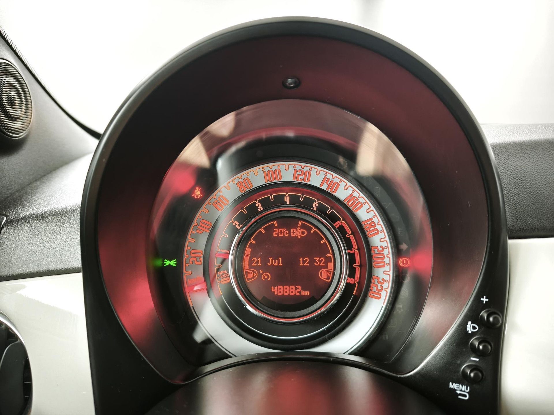 Fiat 500C met kenteken L-515-FN – dashboard