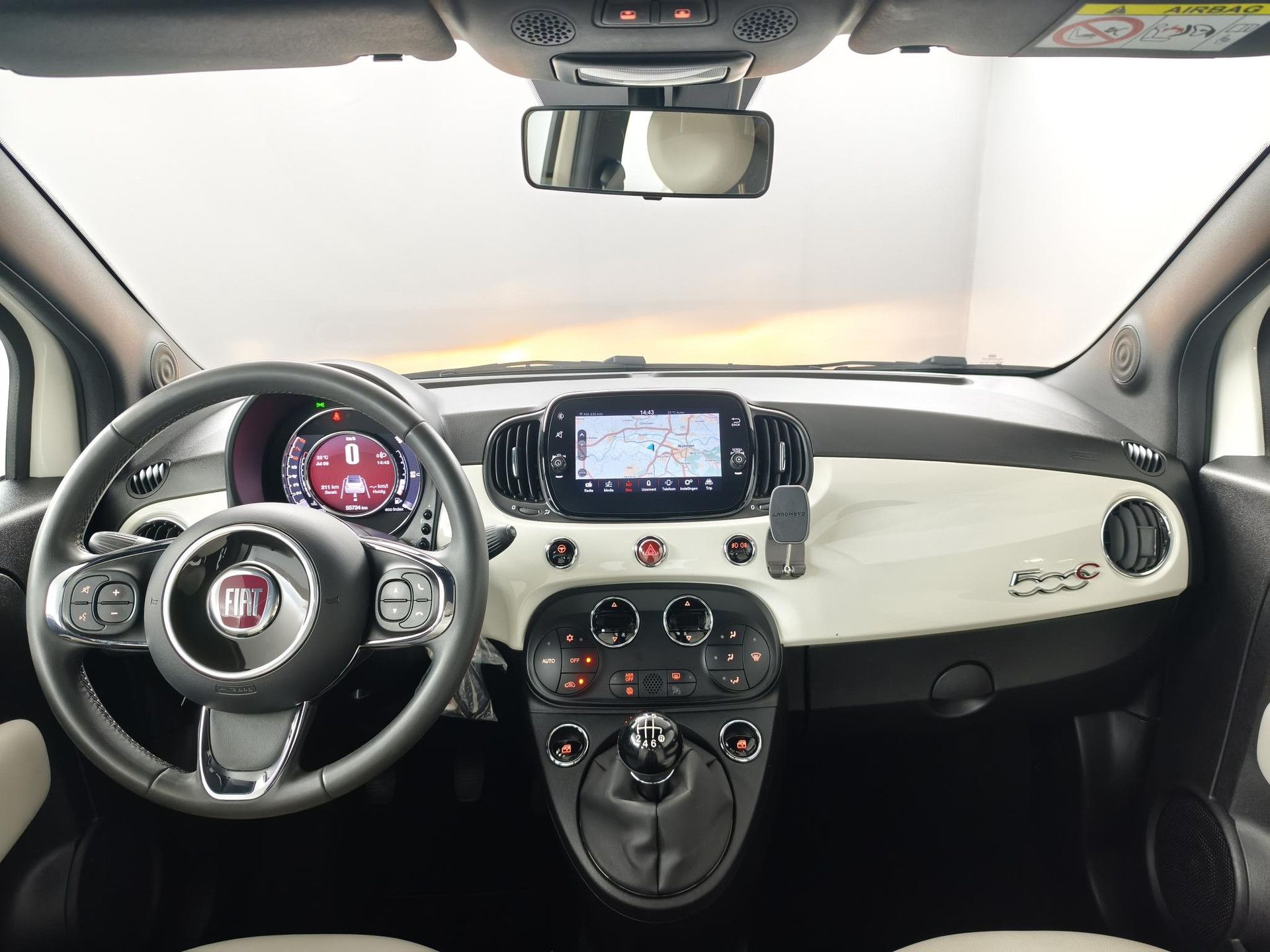 Fiat 500C met kenteken L-604-HG – interieur