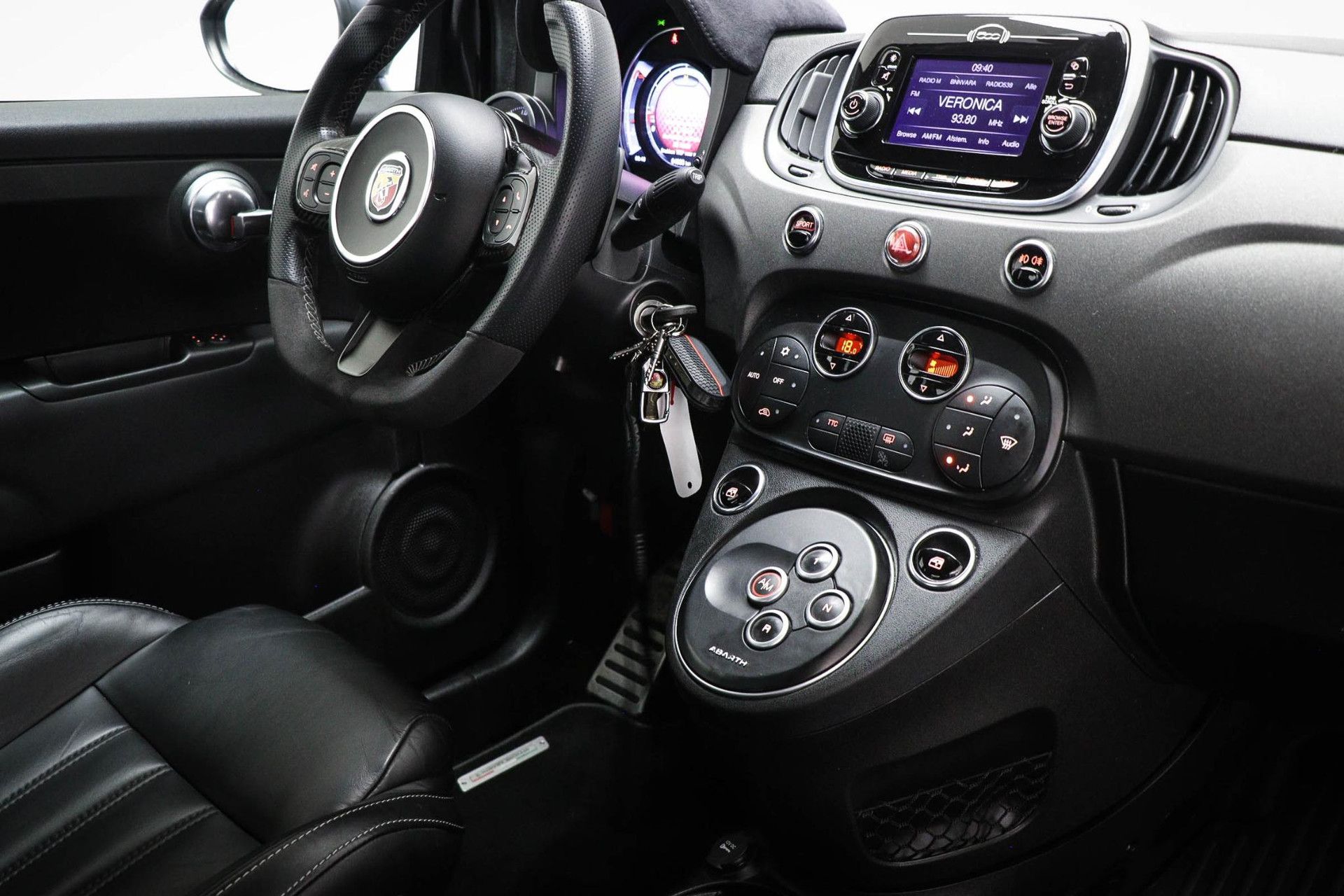 Fiat 500C met kenteken N-049-DT – detailfoto