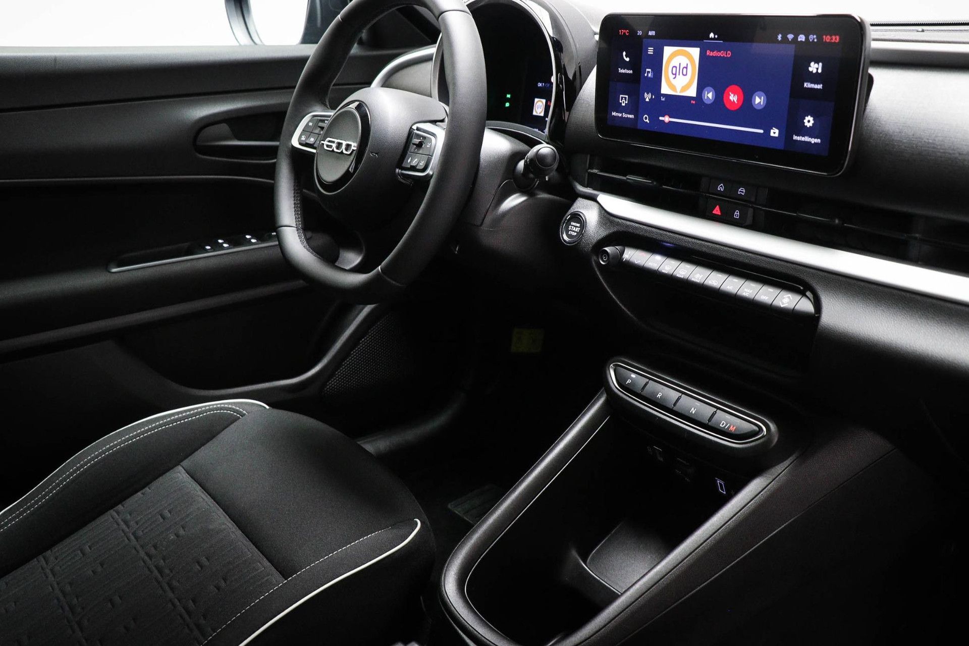 Fiat 600 met kenteken JPS-18-V – interieur