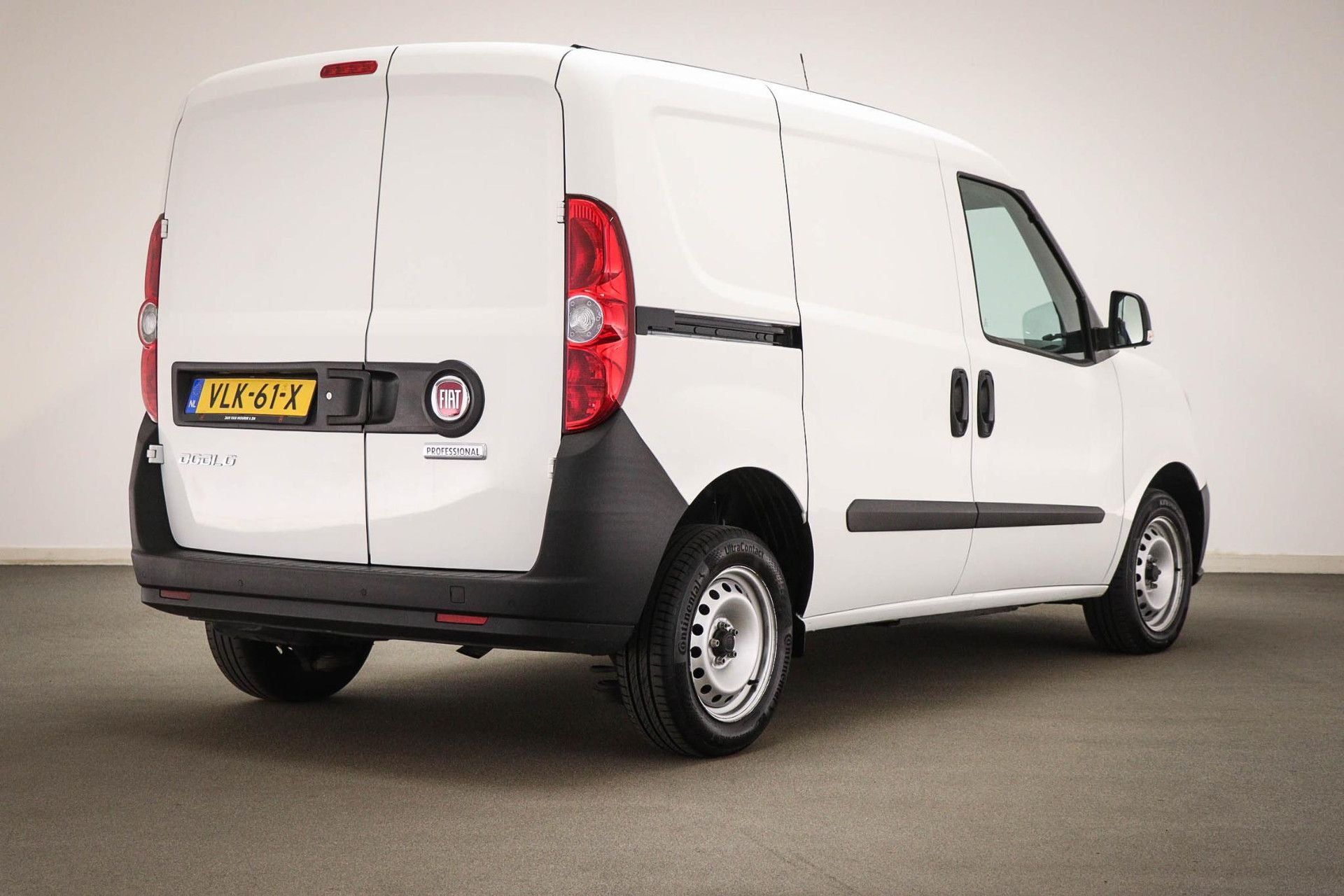 Fiat Doblò met kenteken VLK-61-X – achteraanzicht