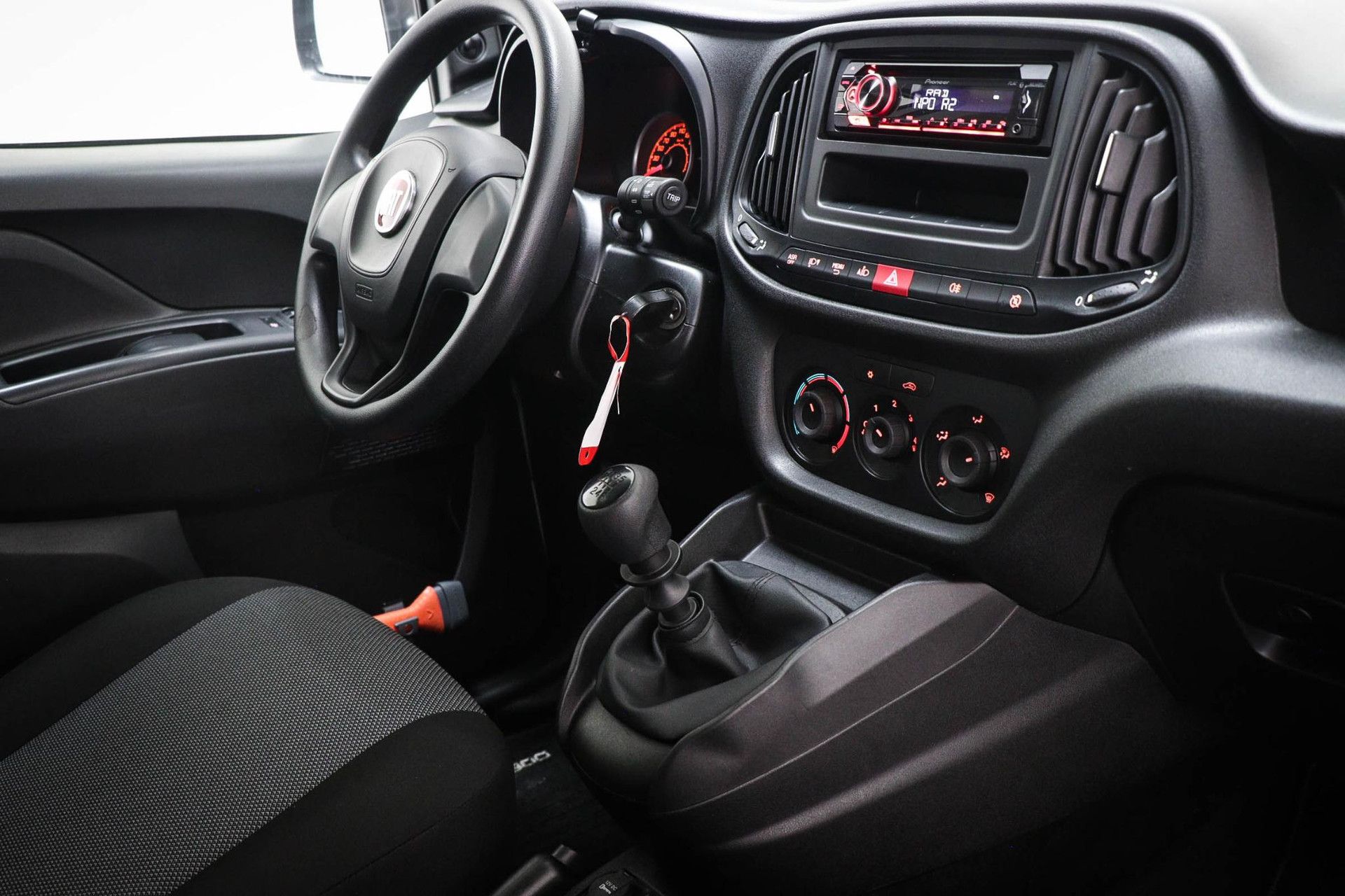 Fiat Doblò met kenteken VLK-61-X – interieur