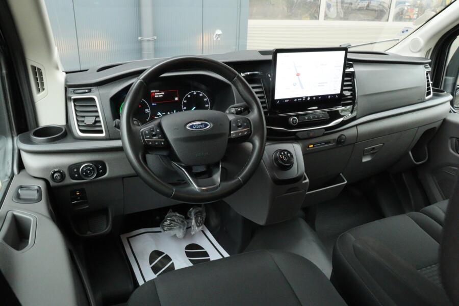 Ford E-Transit met kenteken V-64-PVK – achteraanzicht