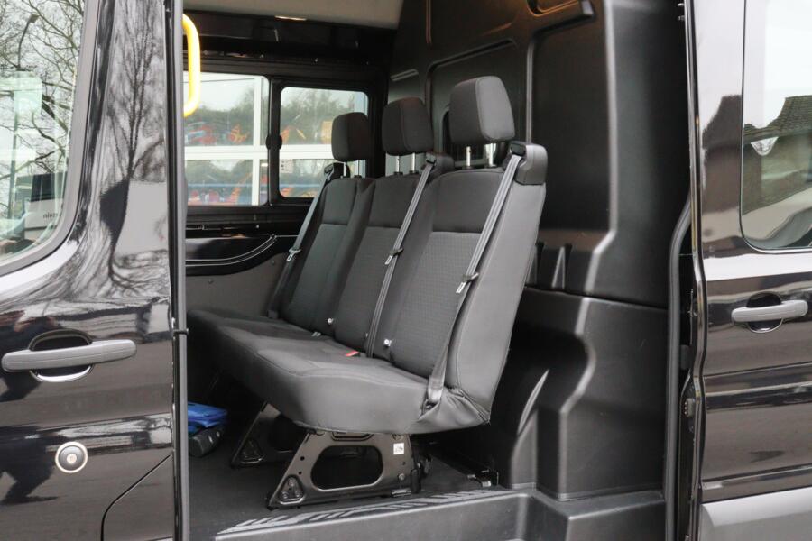 Ford E-Transit met kenteken V-64-PVK – detailfoto