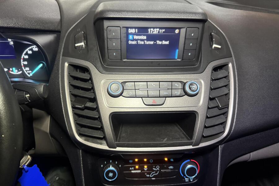 Ford EcoBlue met kenteken VTJ-83-P – detailfoto