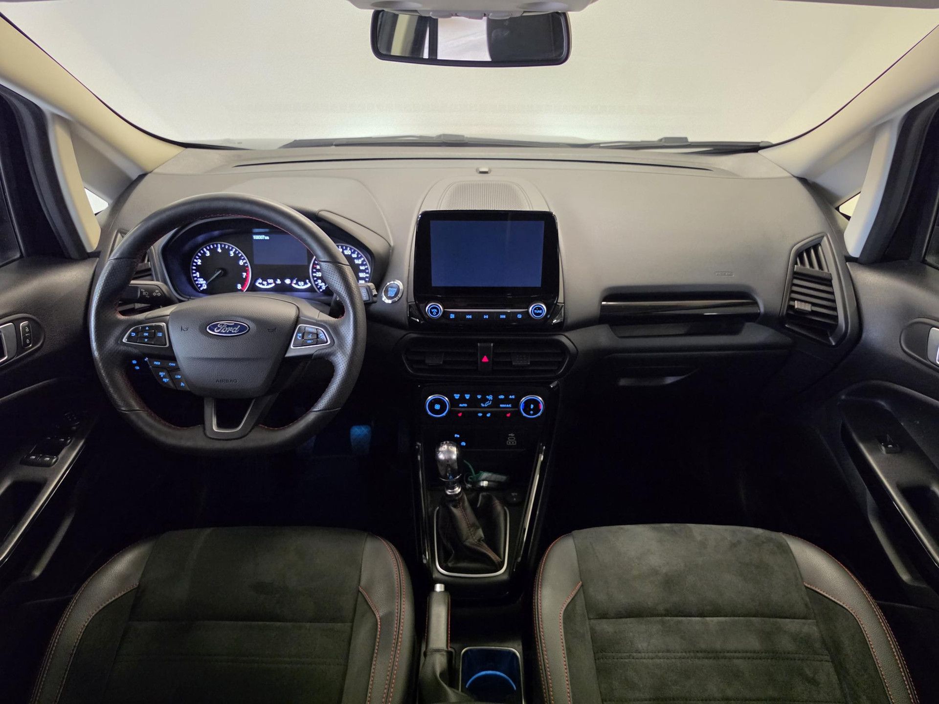 Ford EcoSport met kenteken P-044-XH – interieur