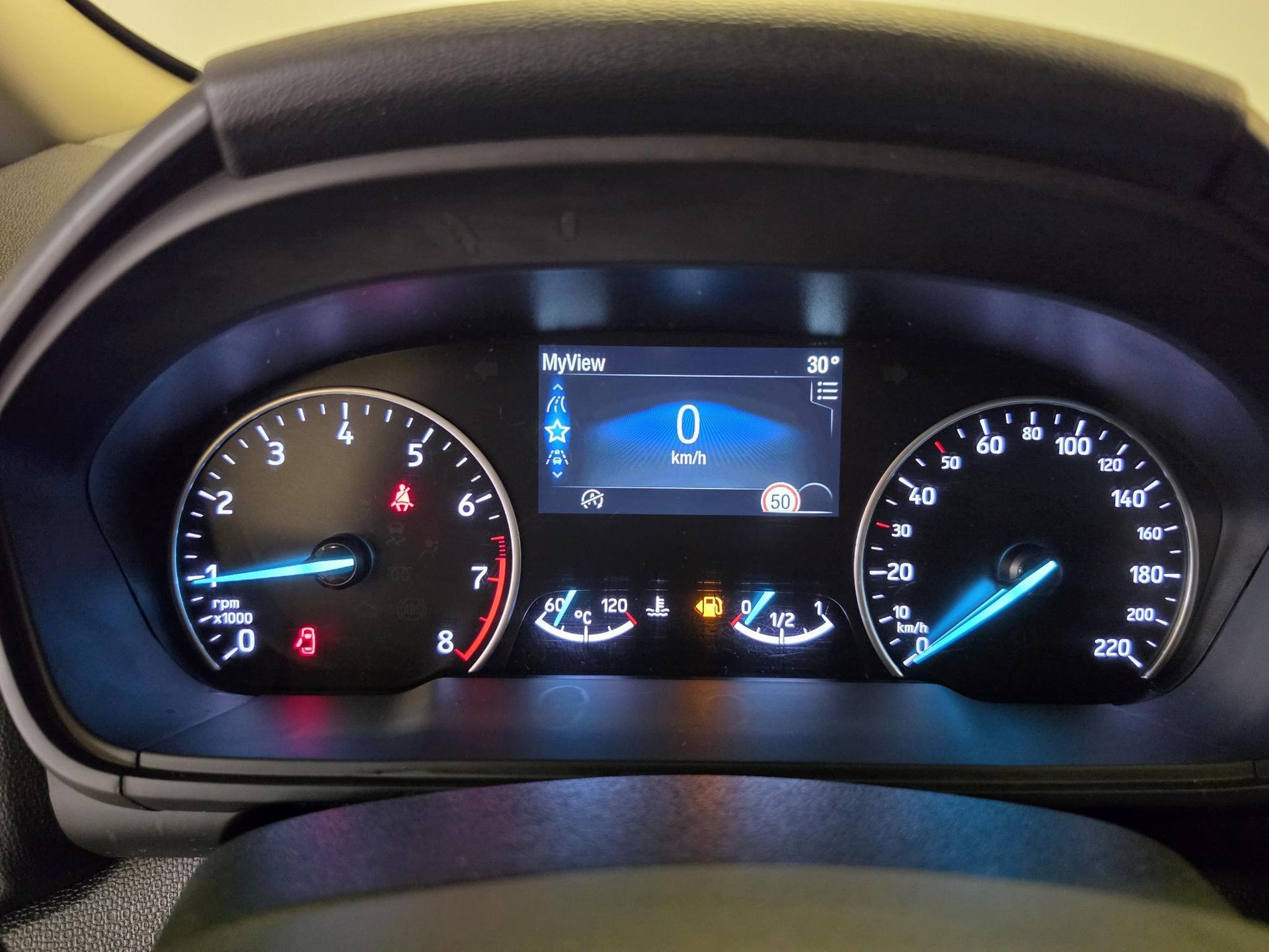 Ford EcoSport met kenteken P-044-XH – dashboard