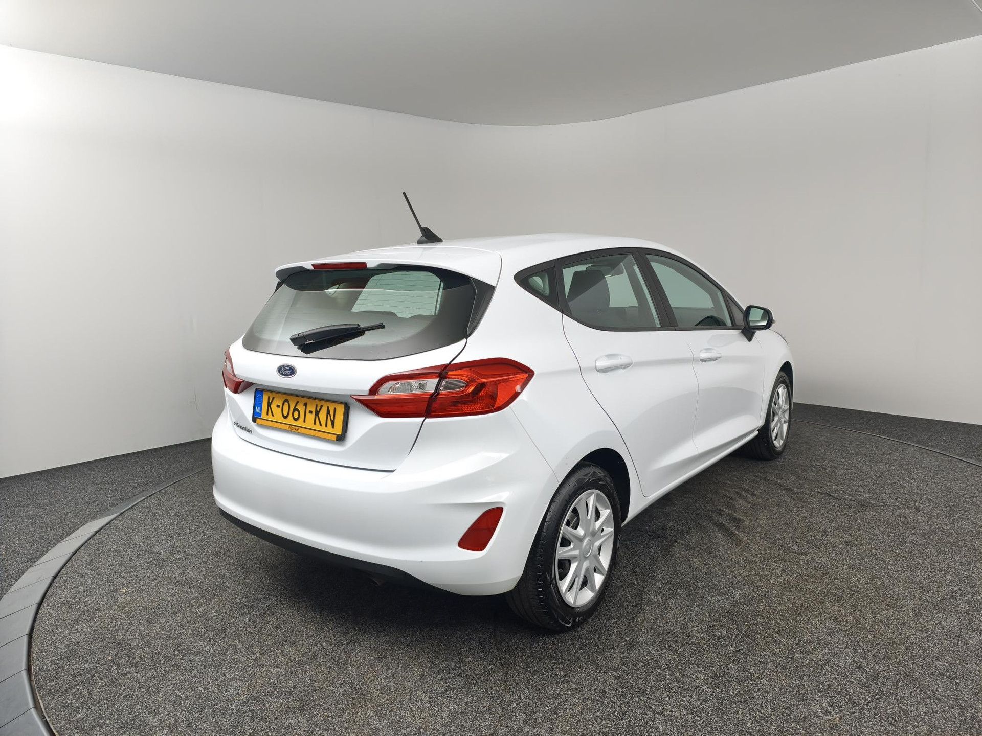 Ford Fiesta met kenteken K-061-KN – achteraanzicht