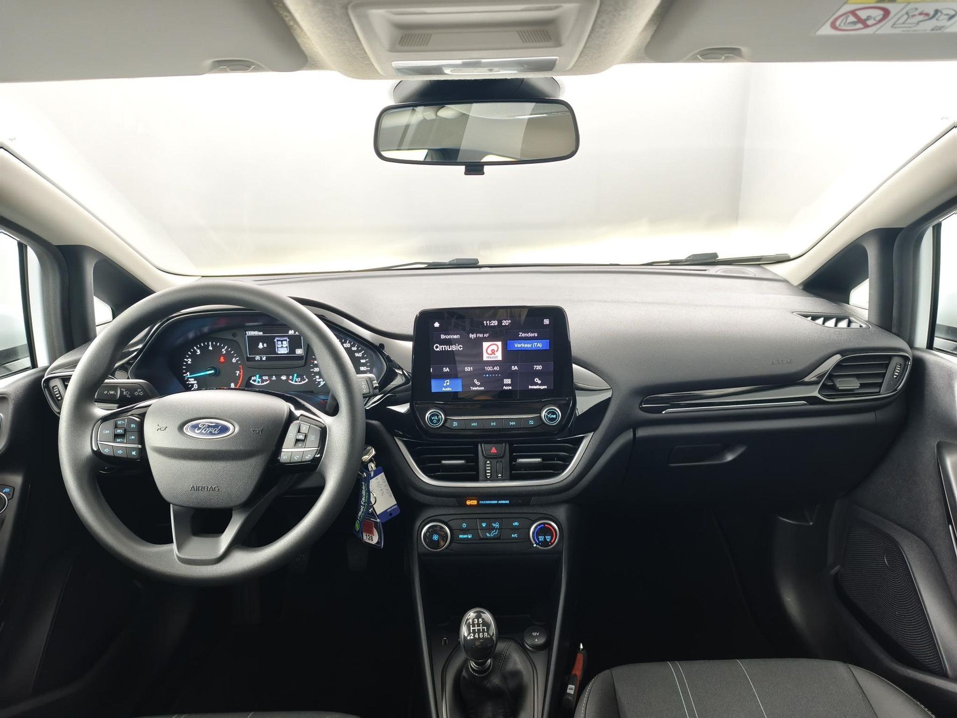 Ford Fiesta met kenteken K-061-KN – interieur