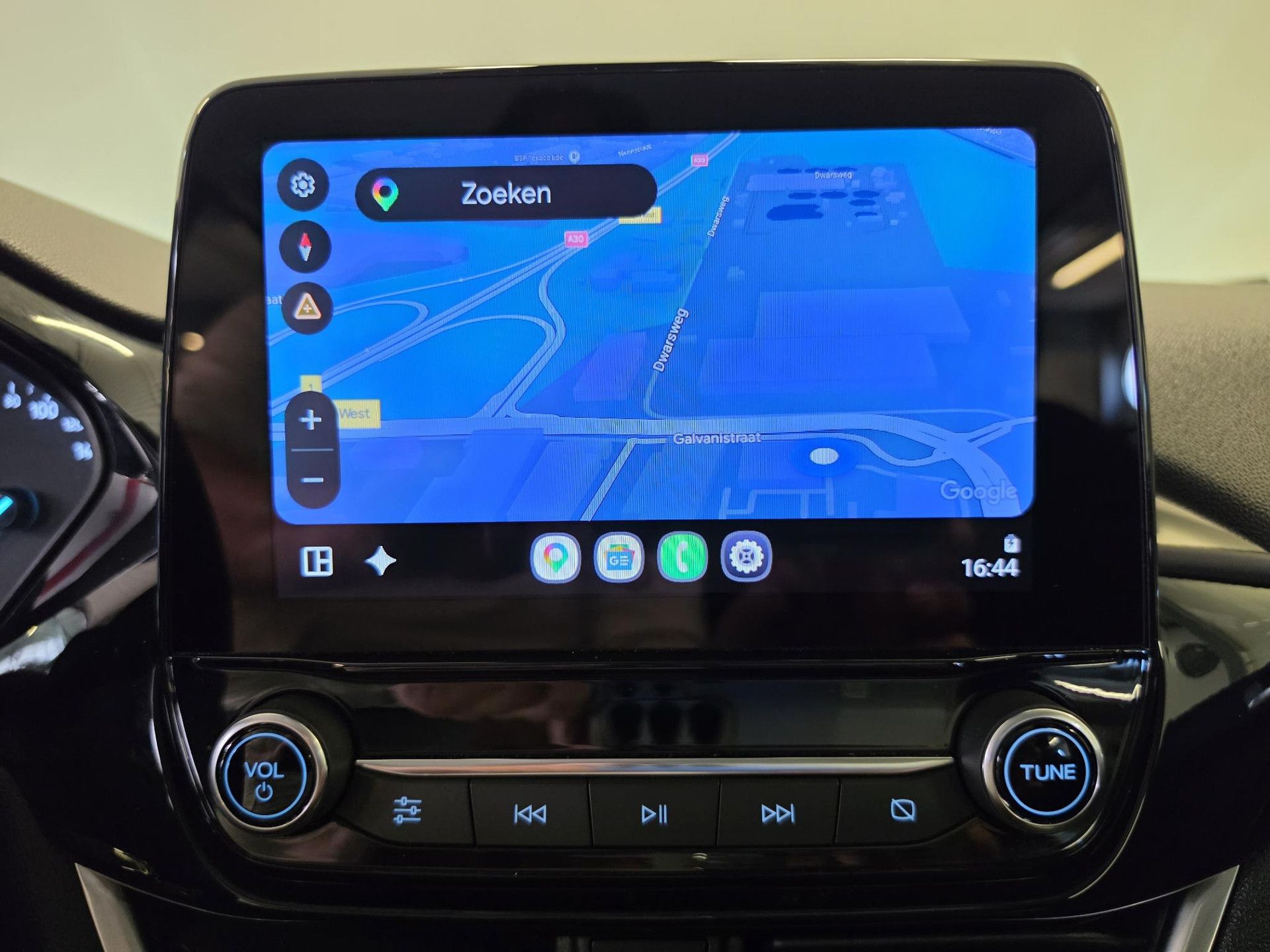 Ford Fiesta met kenteken KJG-40-R – interieur