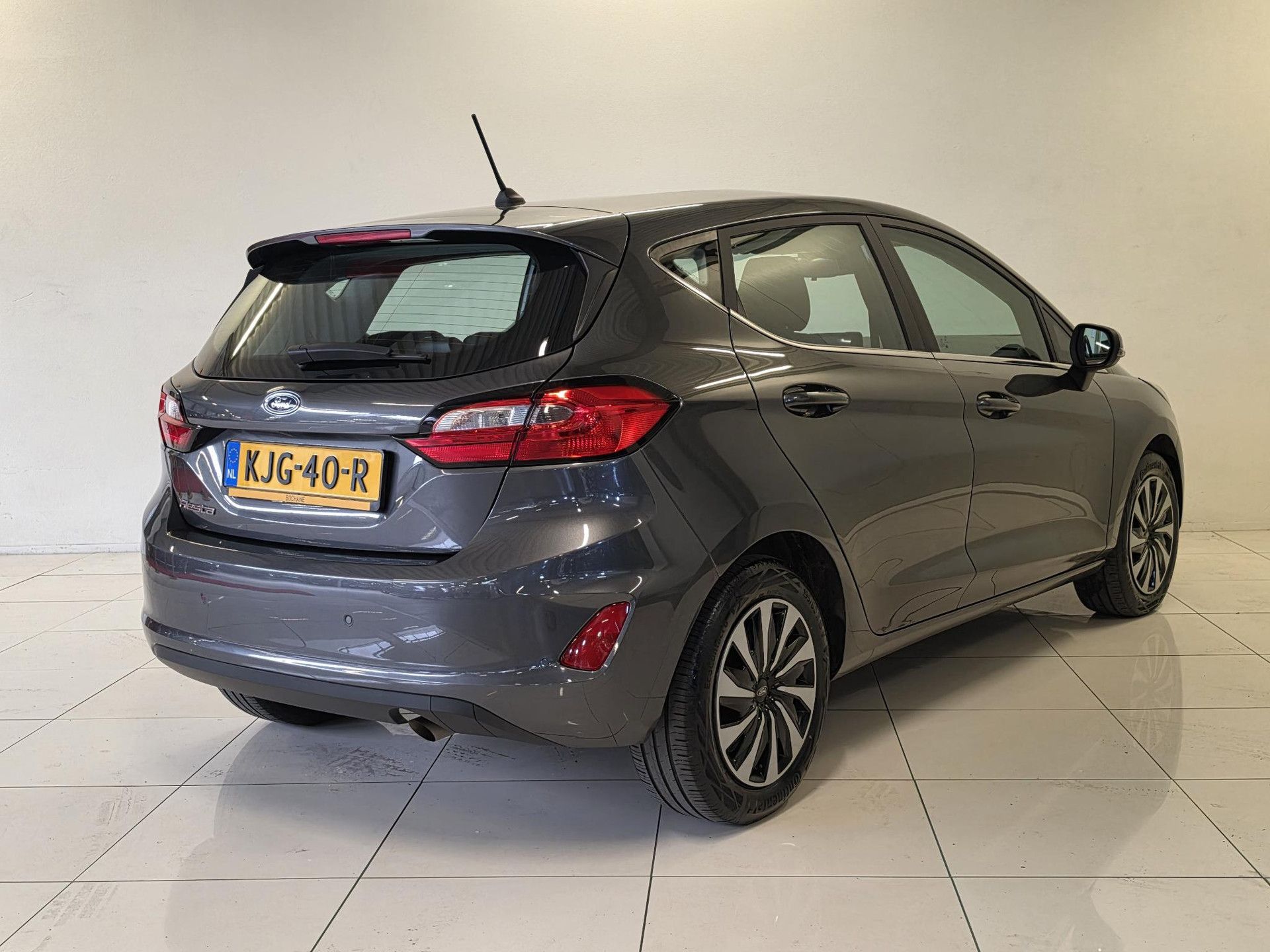 Ford Fiesta met kenteken KJG-40-R – detailfoto