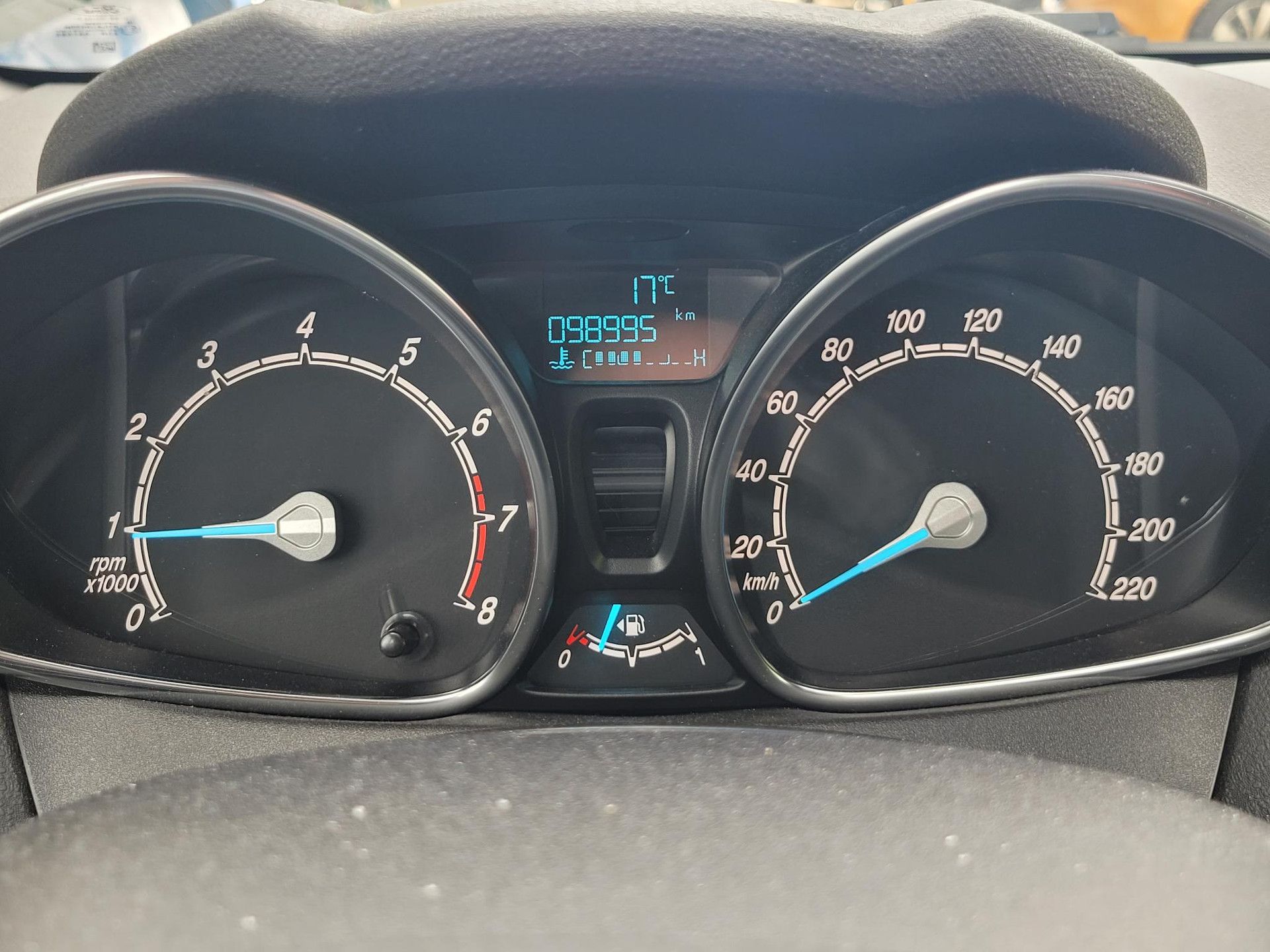 Ford Fiesta met kenteken PF-875-L – dashboard