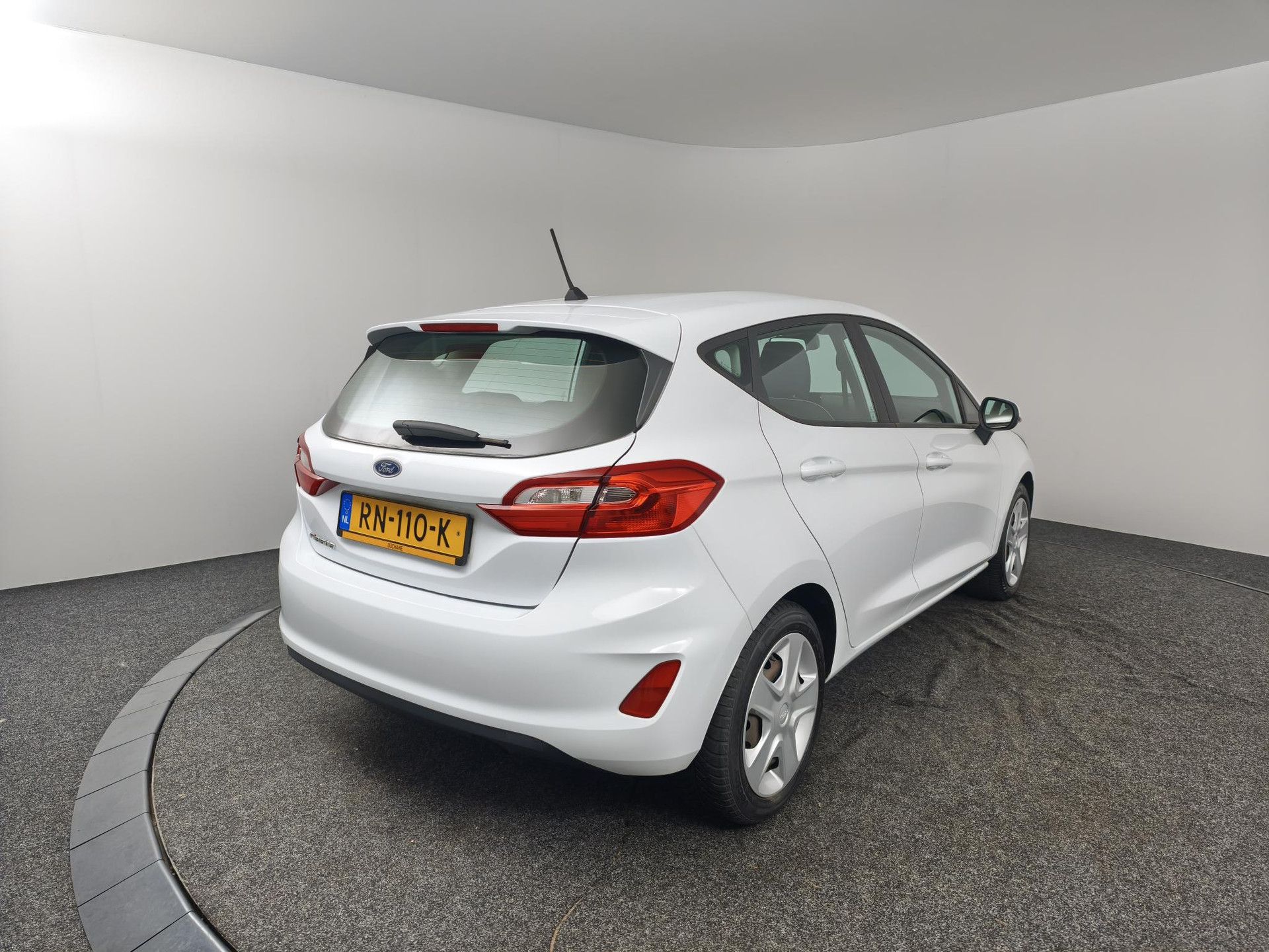 Ford Fiesta met kenteken RN-110-K – achteraanzicht