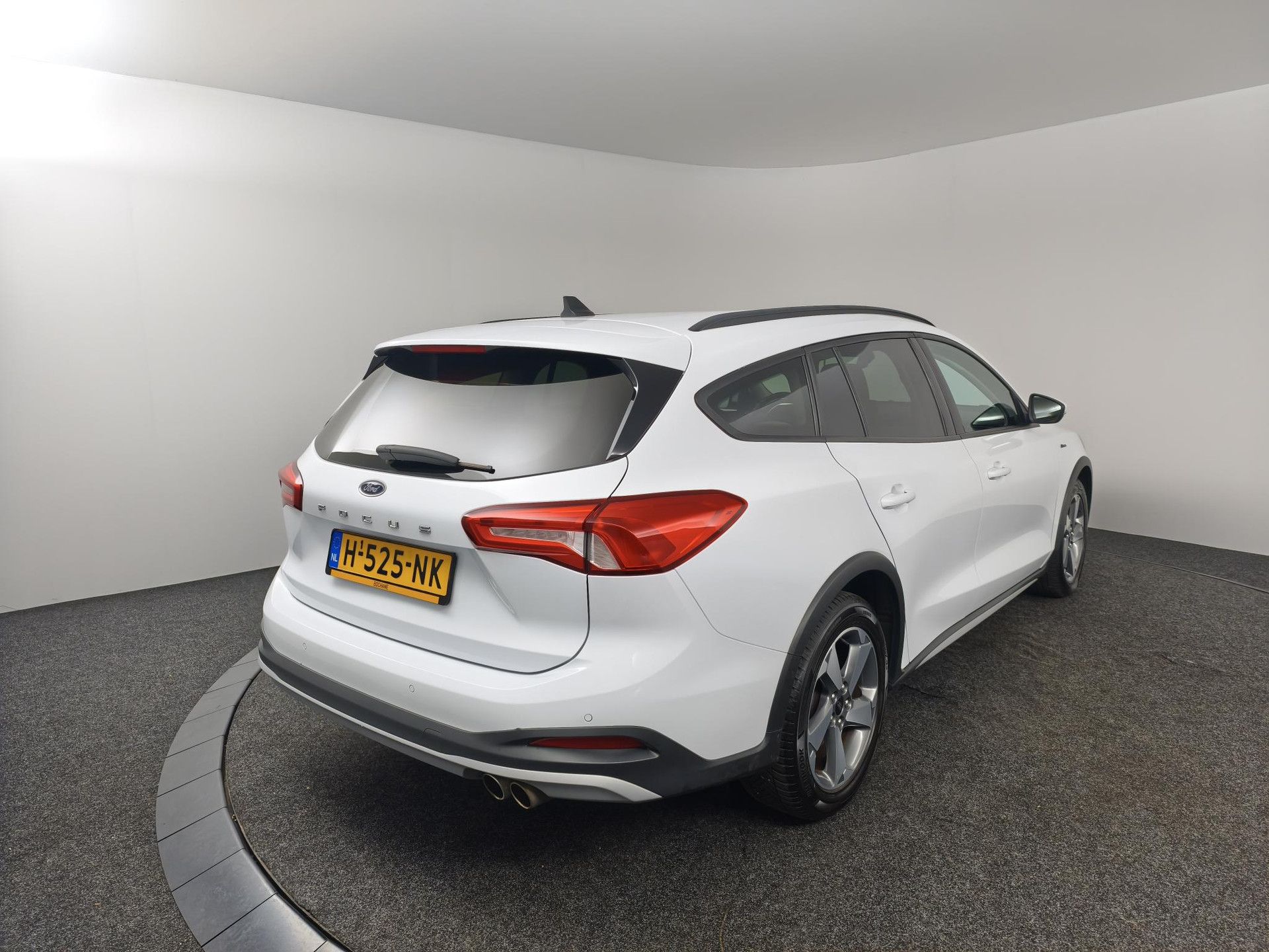Ford Focus met kenteken H-525-NK – achteraanzicht