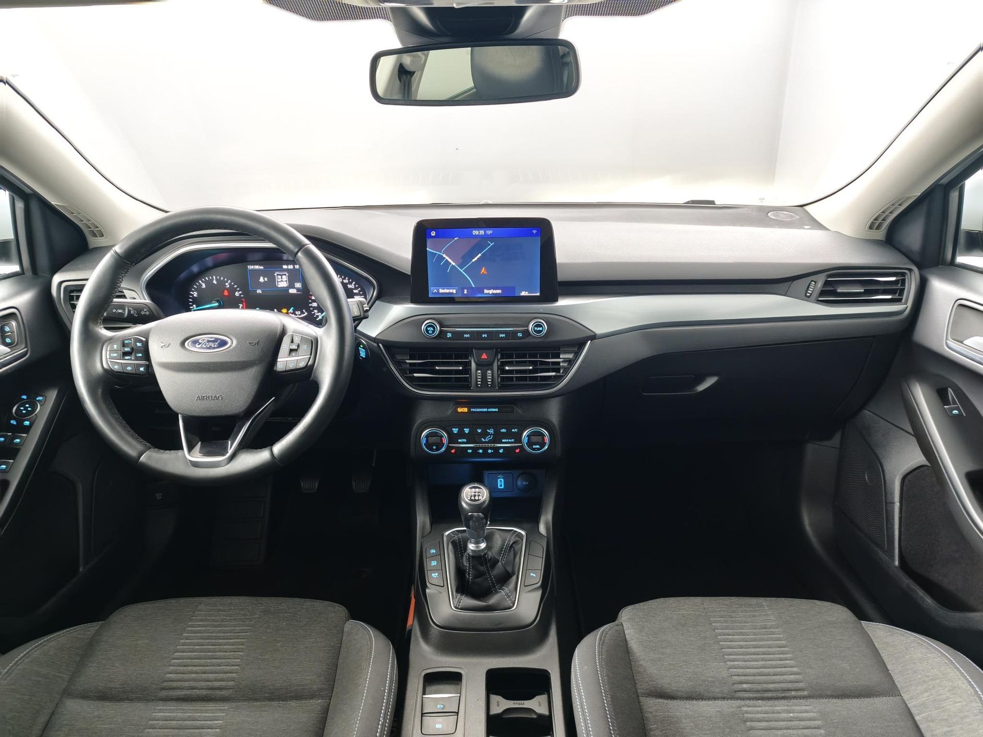 Ford Focus met kenteken H-525-NK – interieur