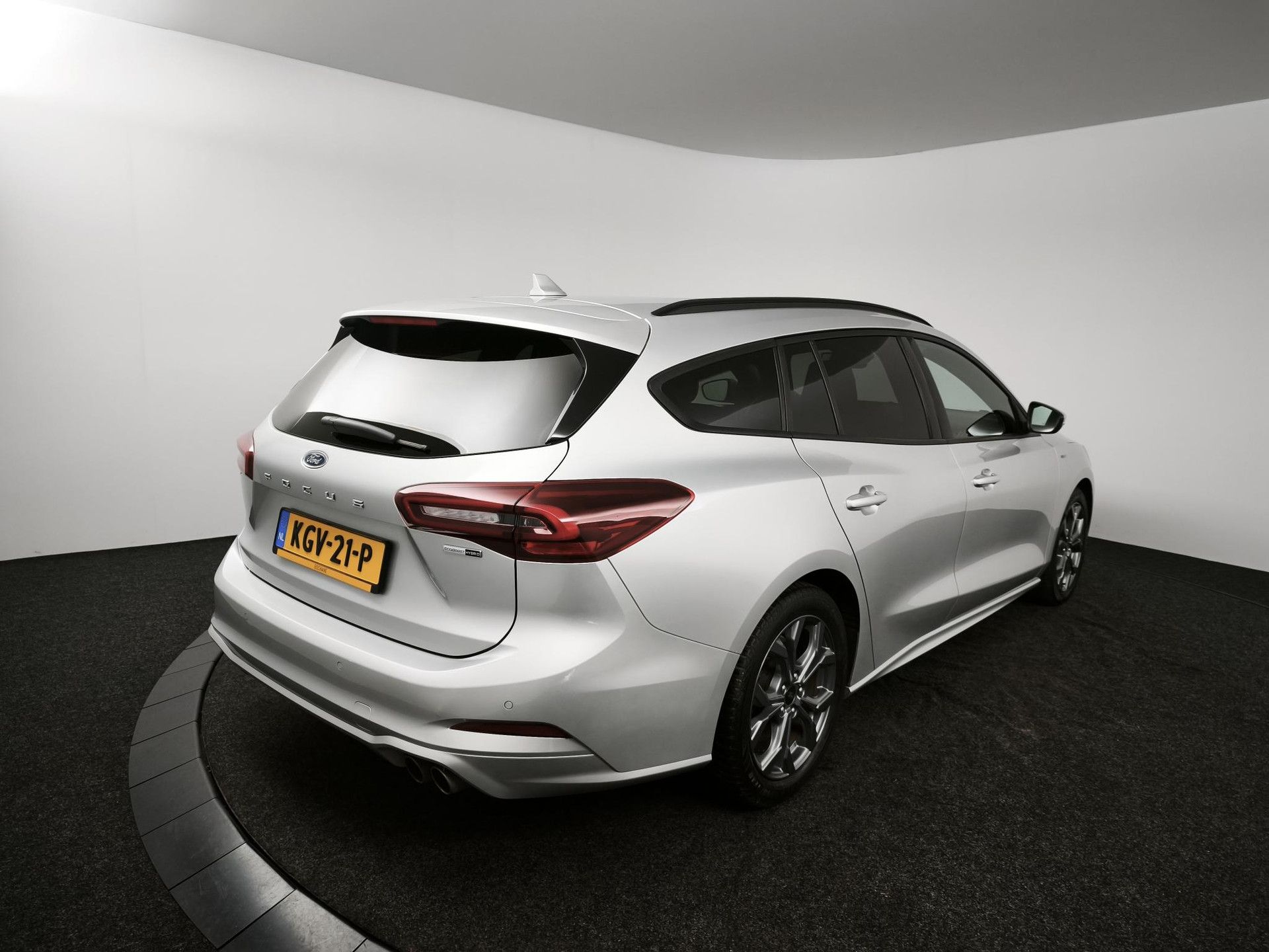 Ford Focus met kenteken KGV-21-P – achteraanzicht