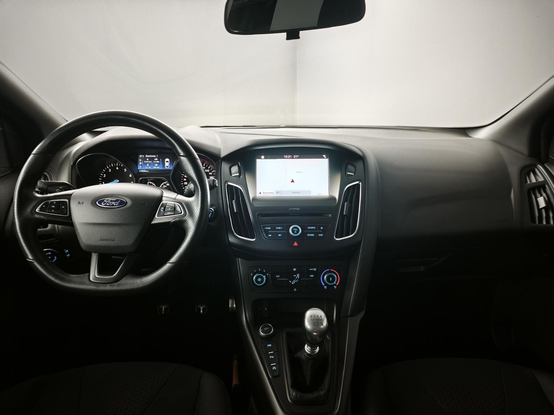 Ford Focus met kenteken SR-465-F – interieur