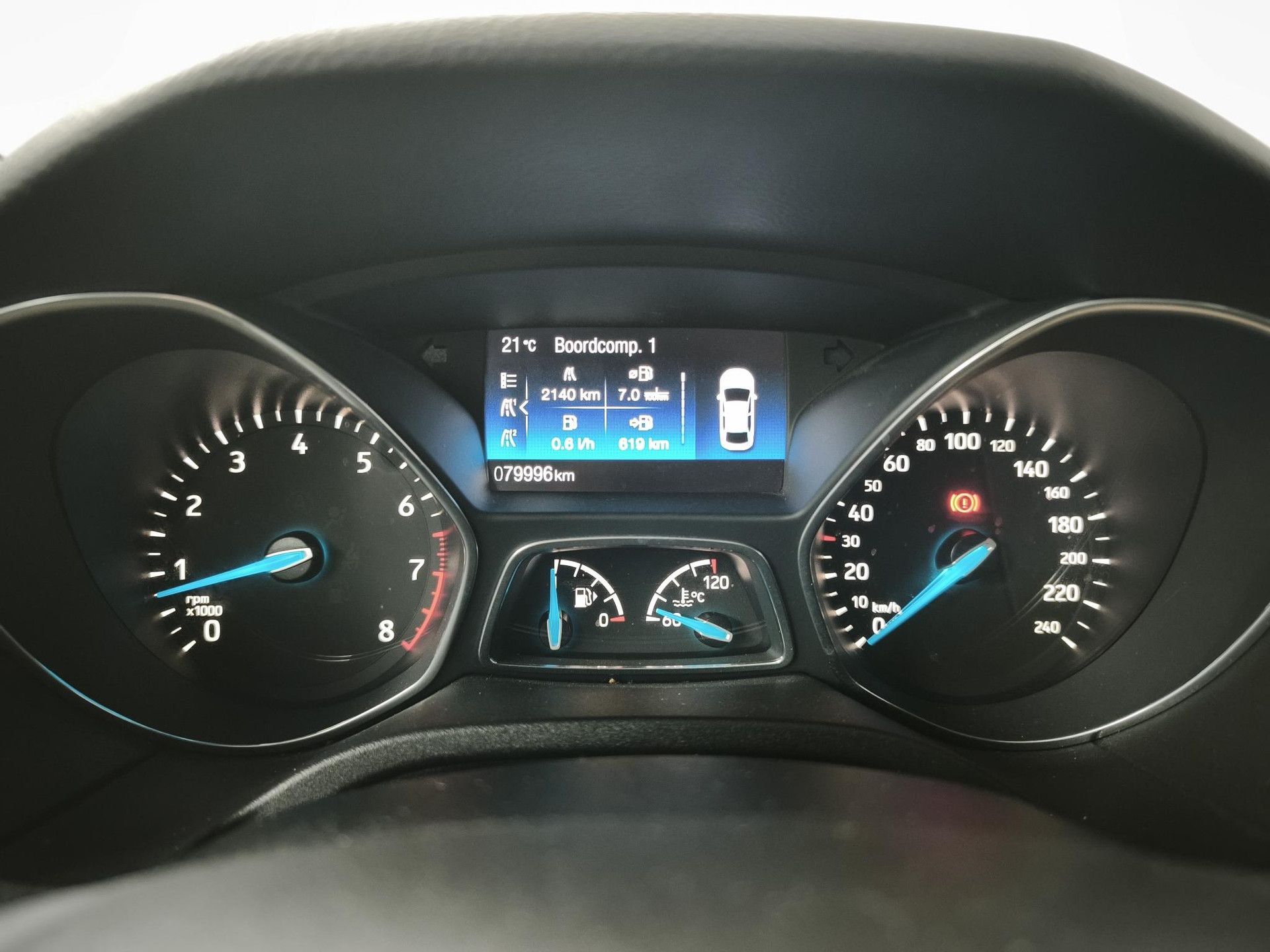 Ford Focus met kenteken SR-465-F – dashboard